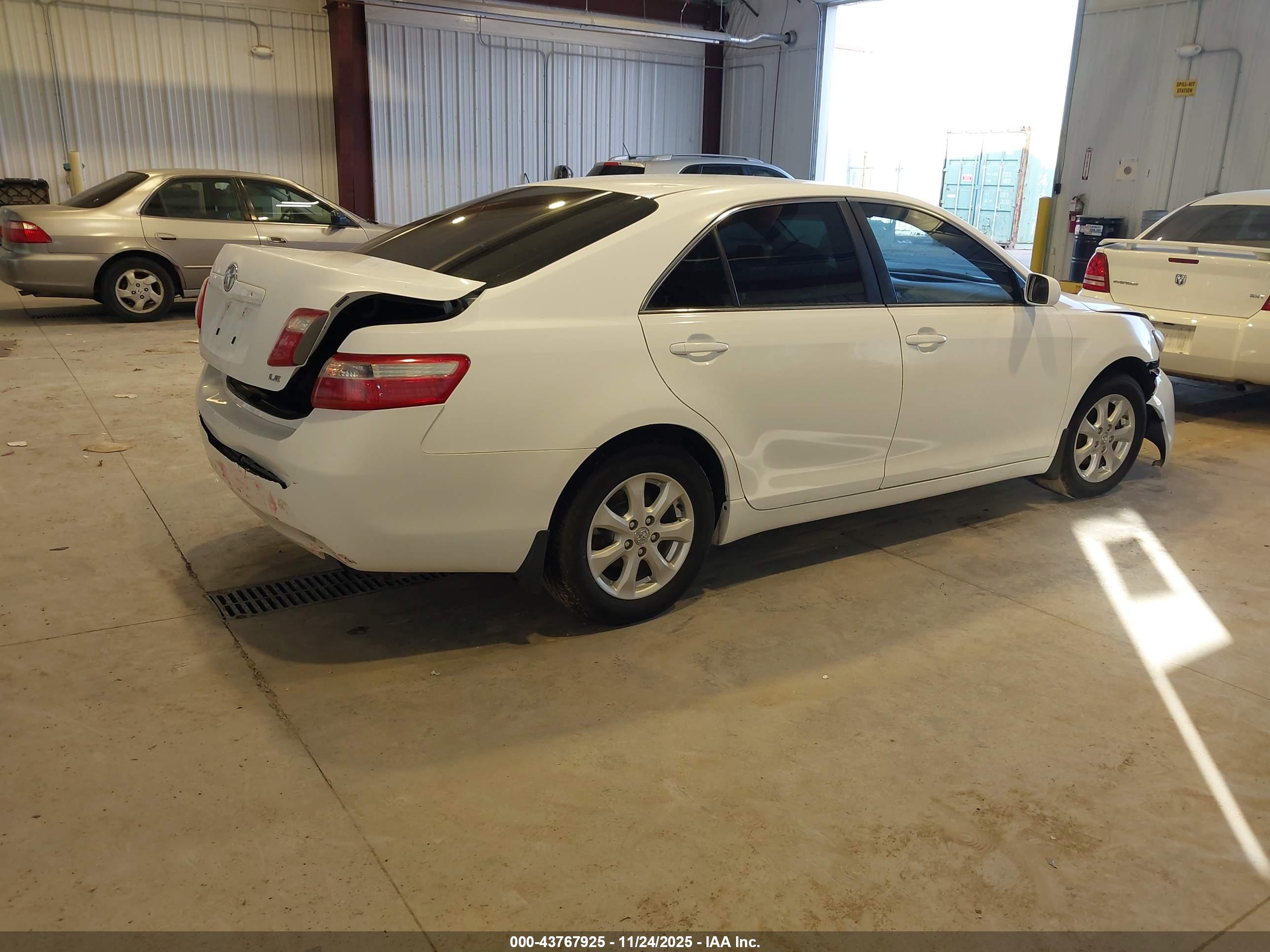 TOYOTA CAMRY image 4