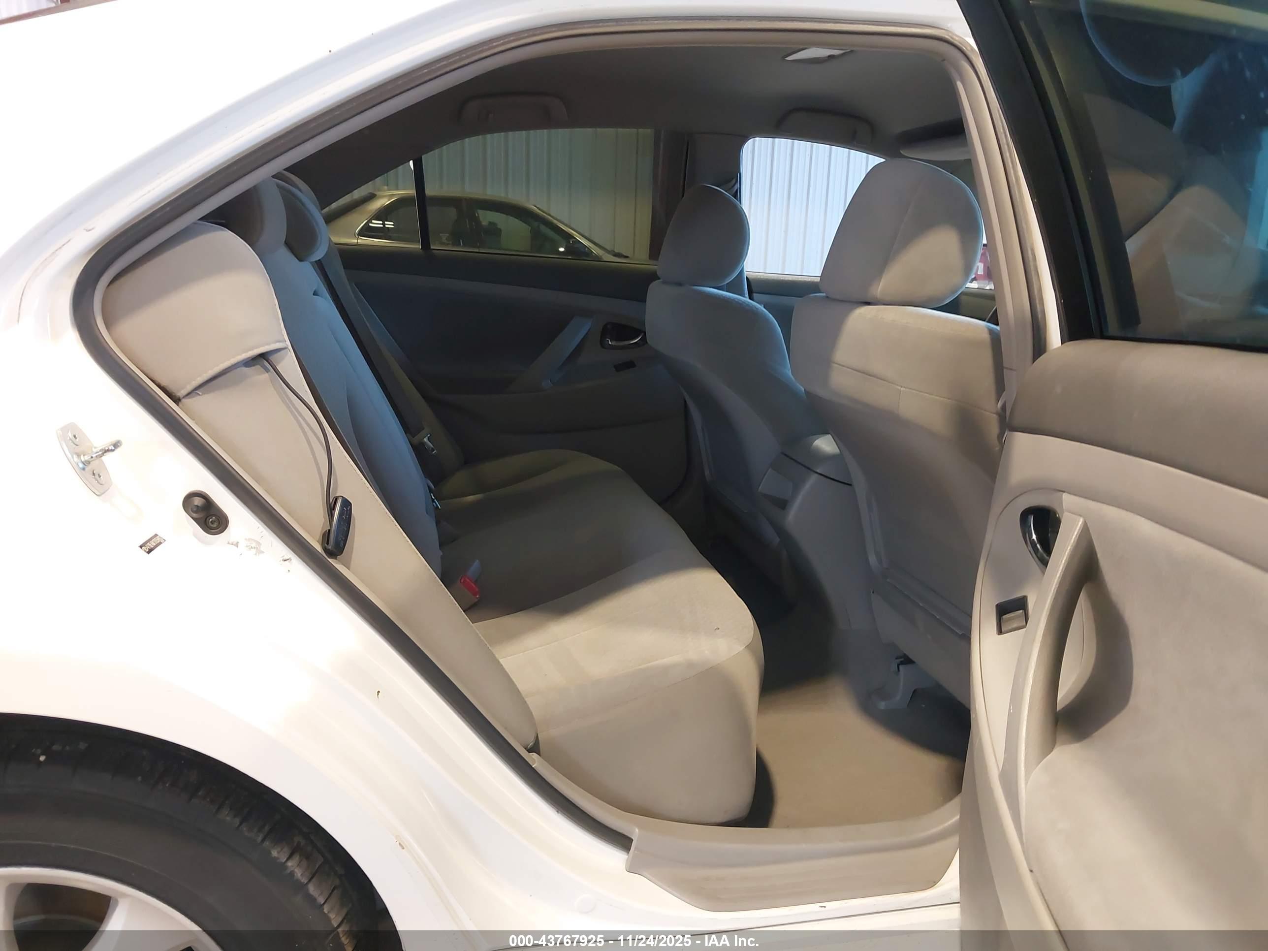 TOYOTA CAMRY image 8