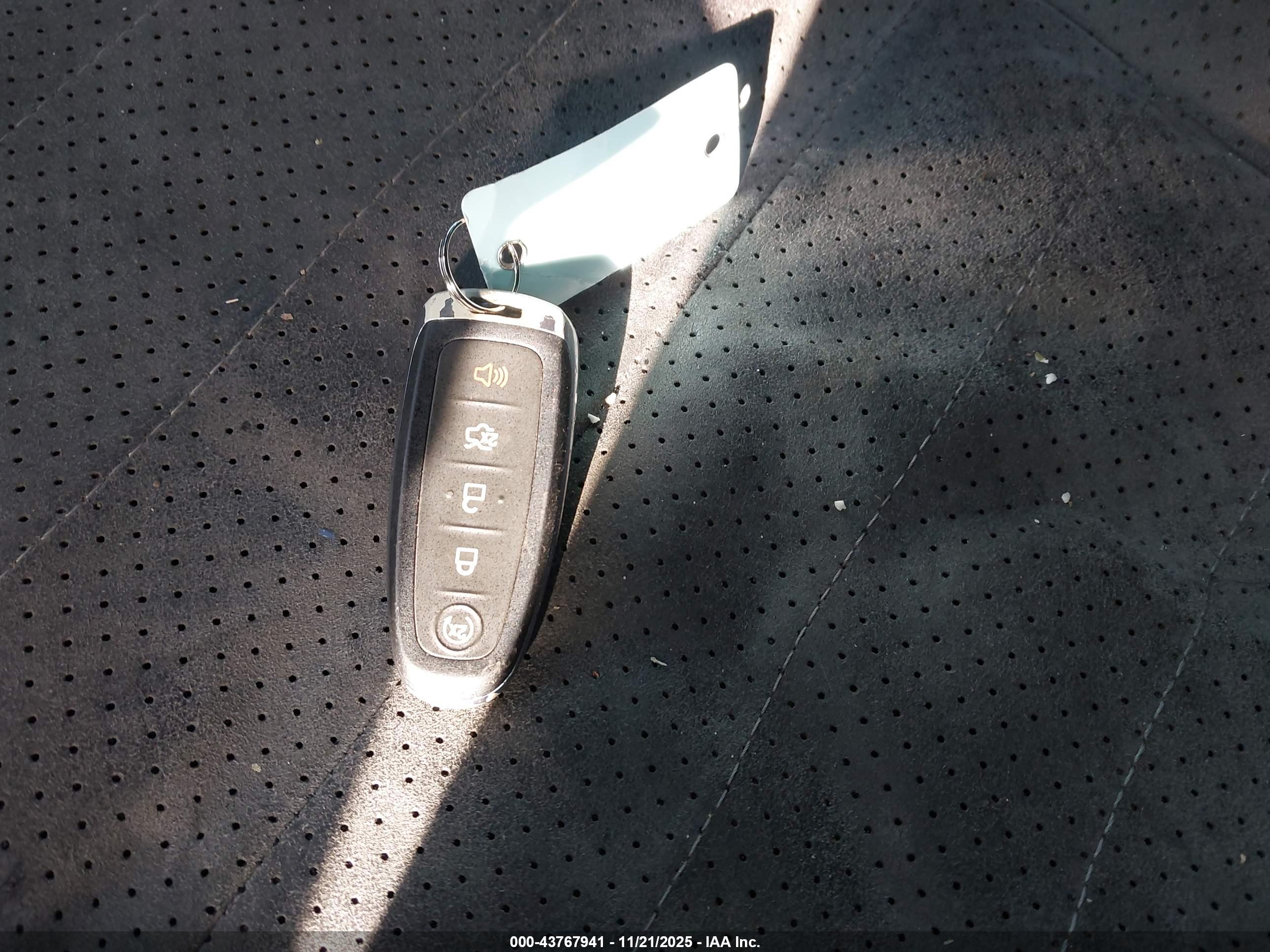 FORD TAURUS image 11