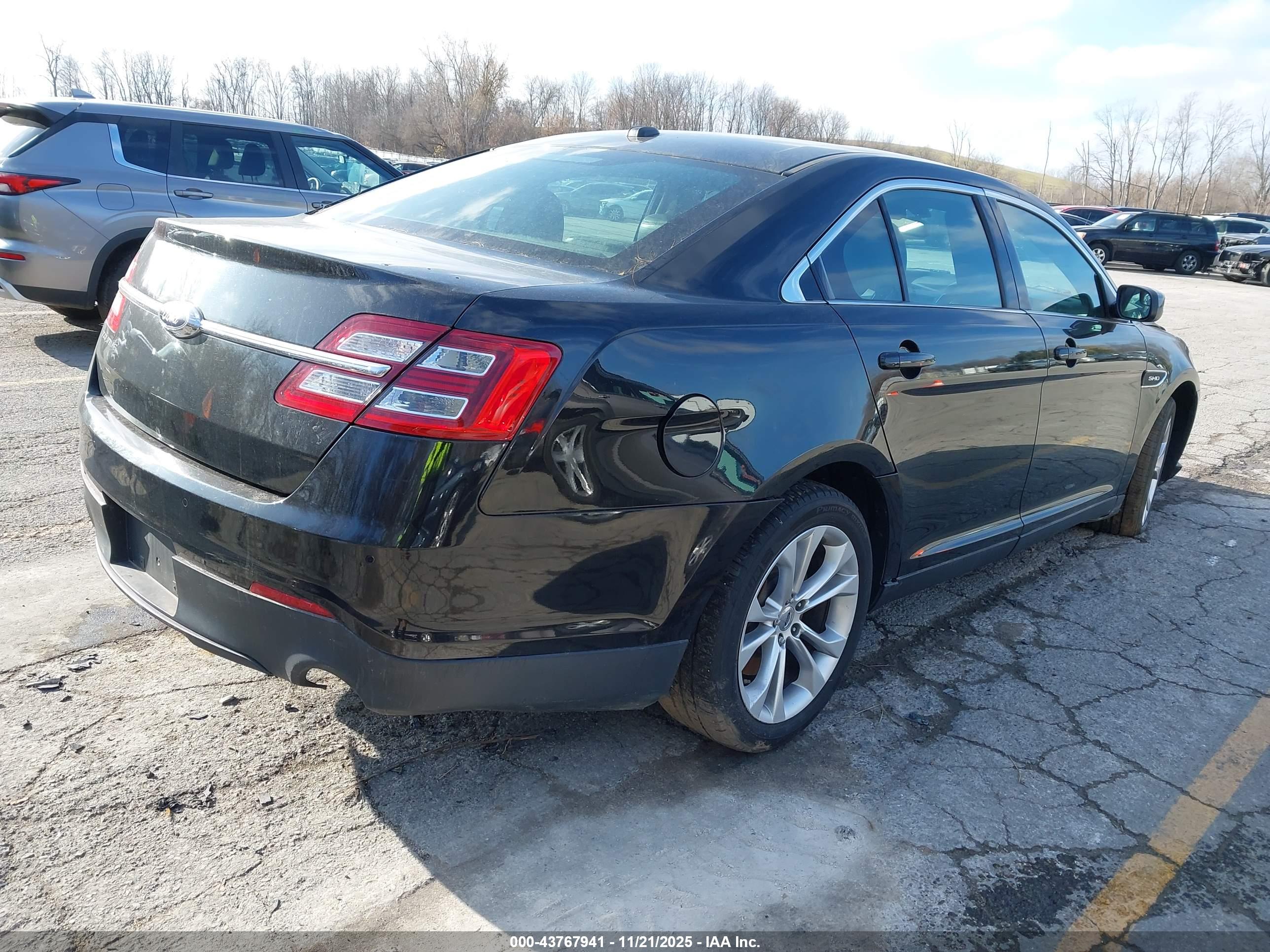 FORD TAURUS image 4