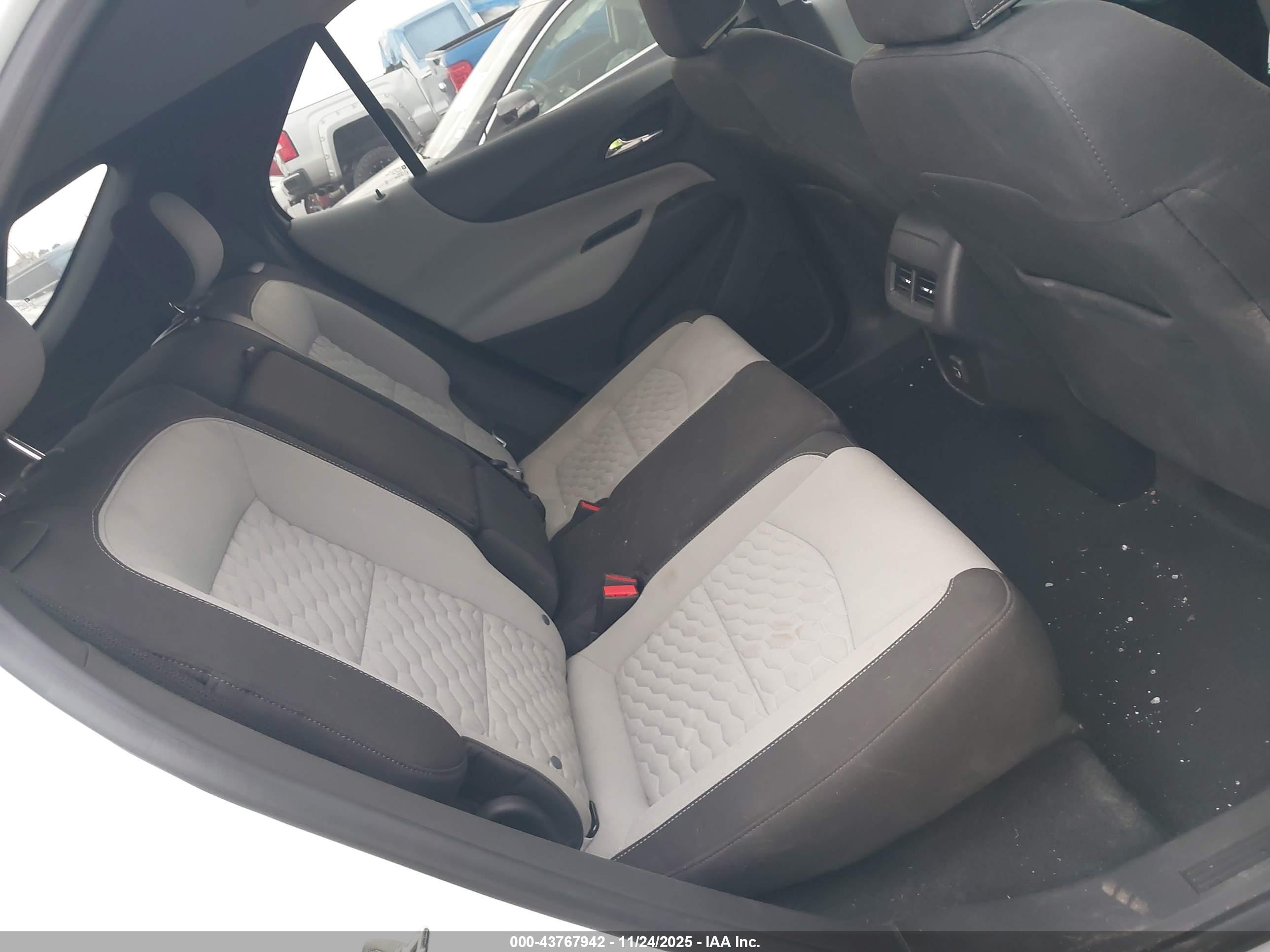 CHEVROLET EQUINOX image 8