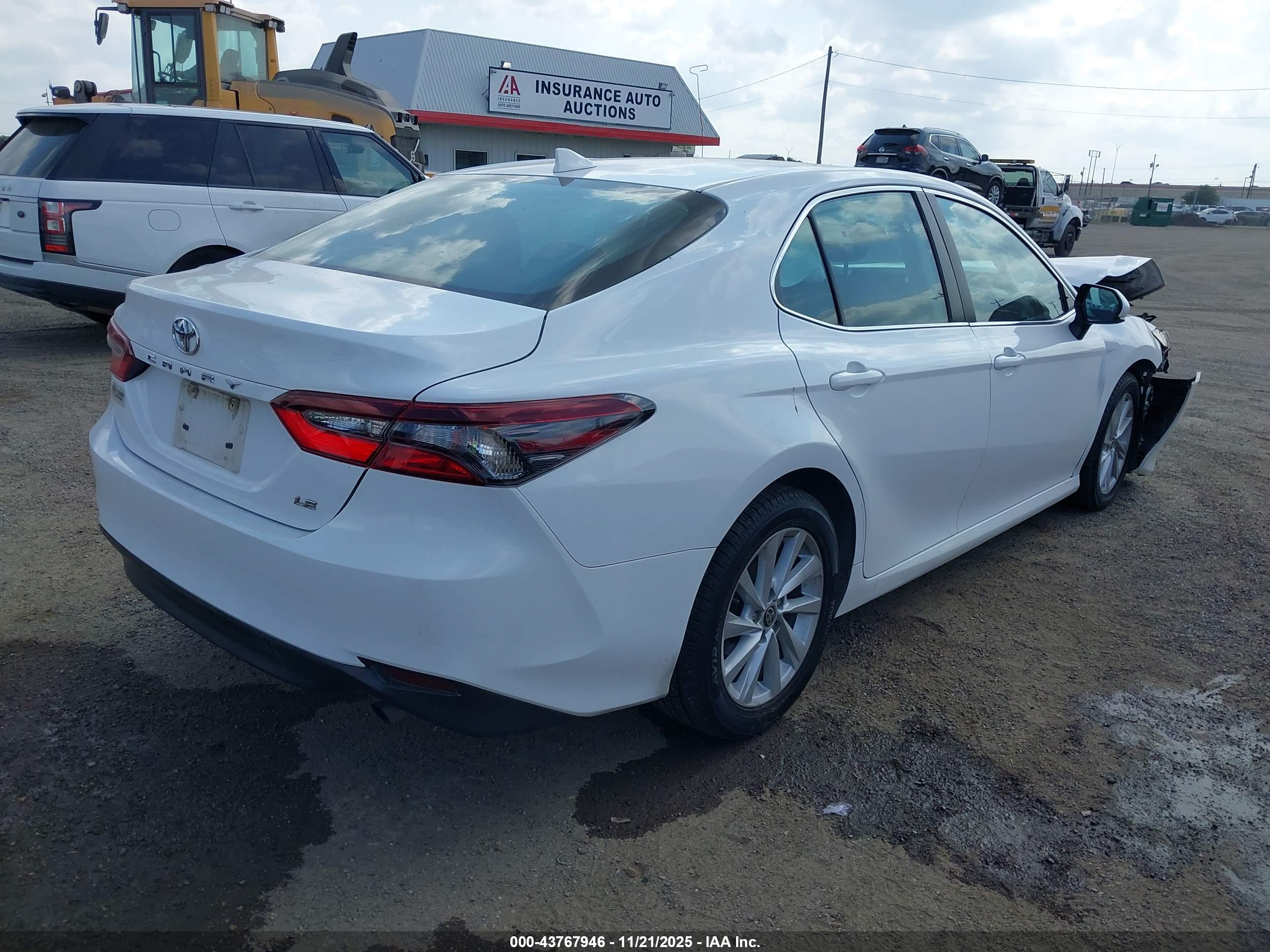 TOYOTA CAMRY image 4