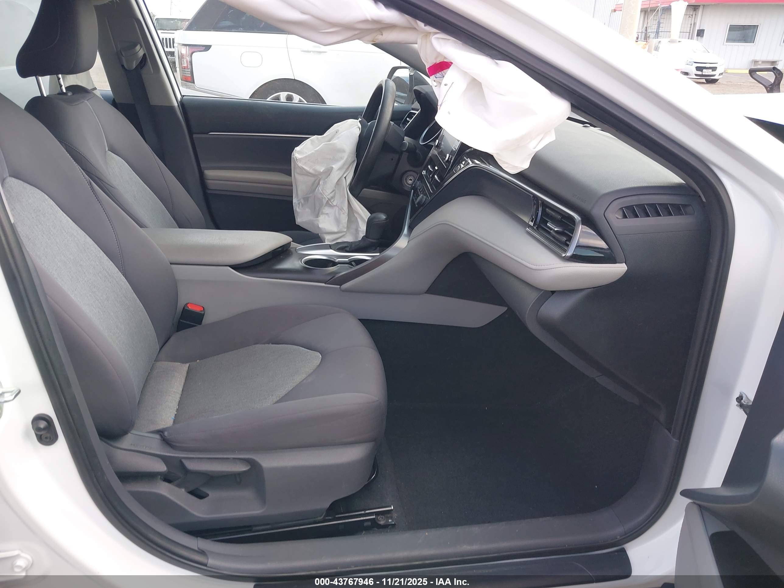 TOYOTA CAMRY image 5