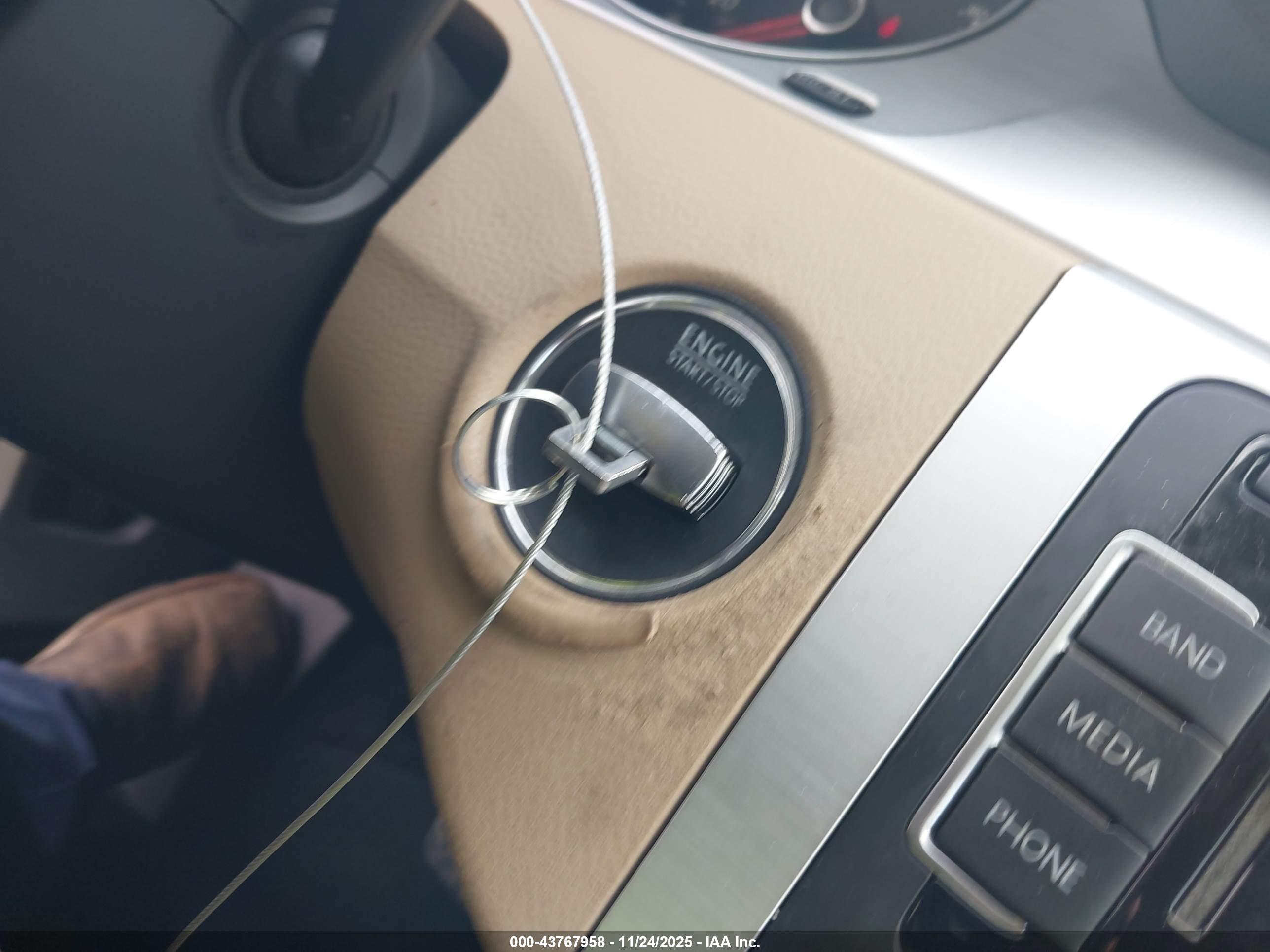 VOLKSWAGEN CC image 11