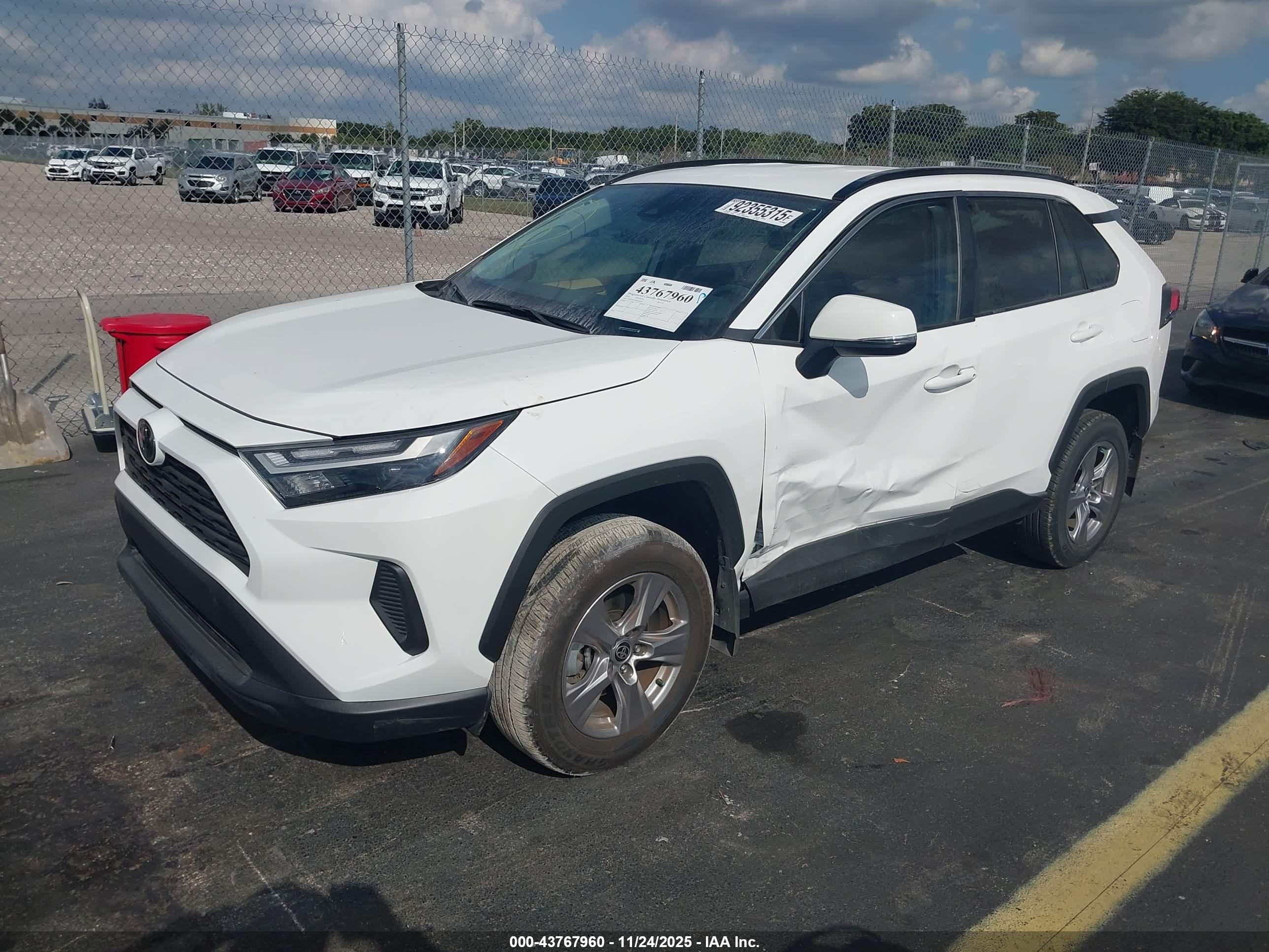 TOYOTA RAV4 image 2