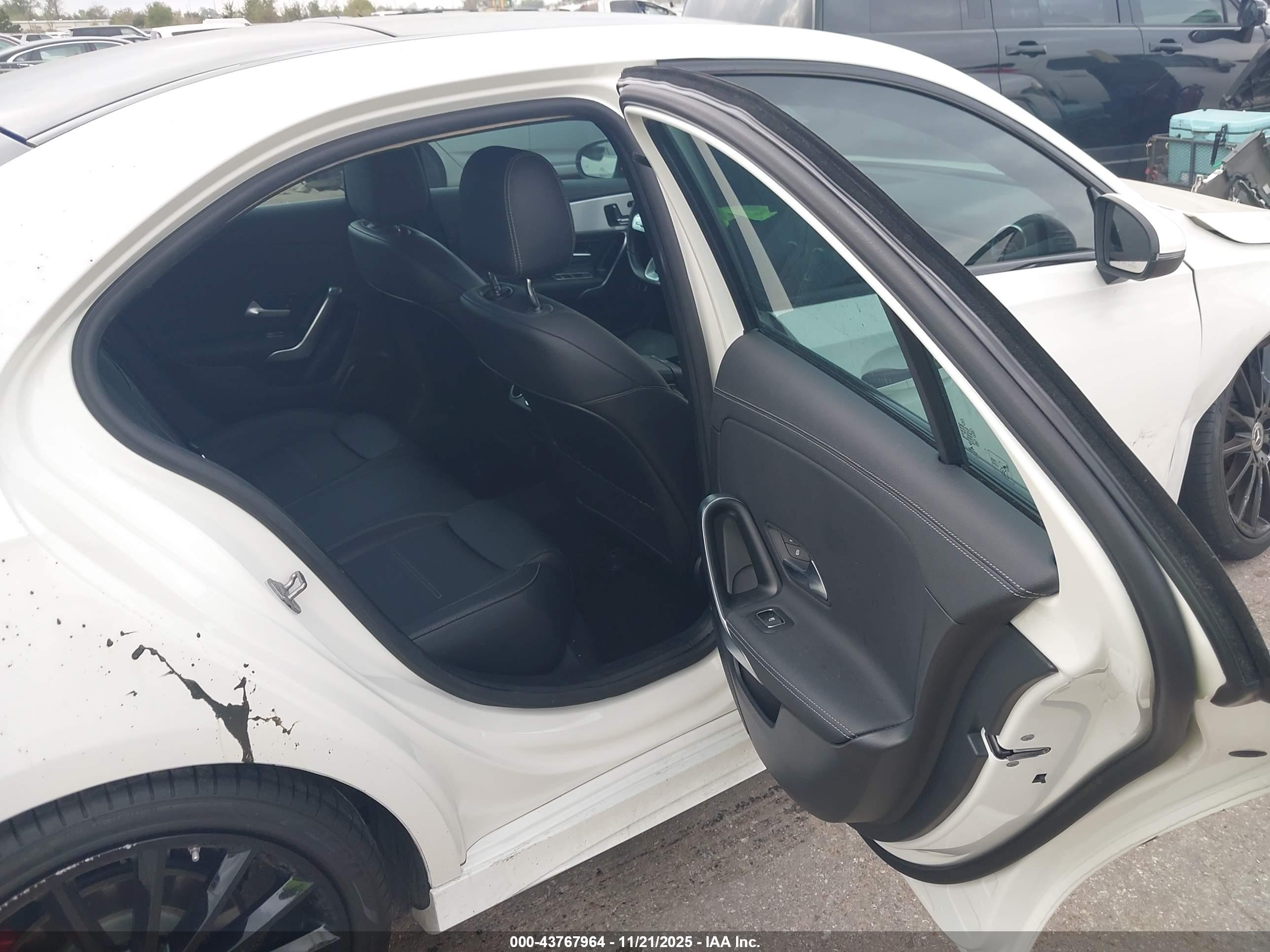MERCEDES-BENZ A image 8