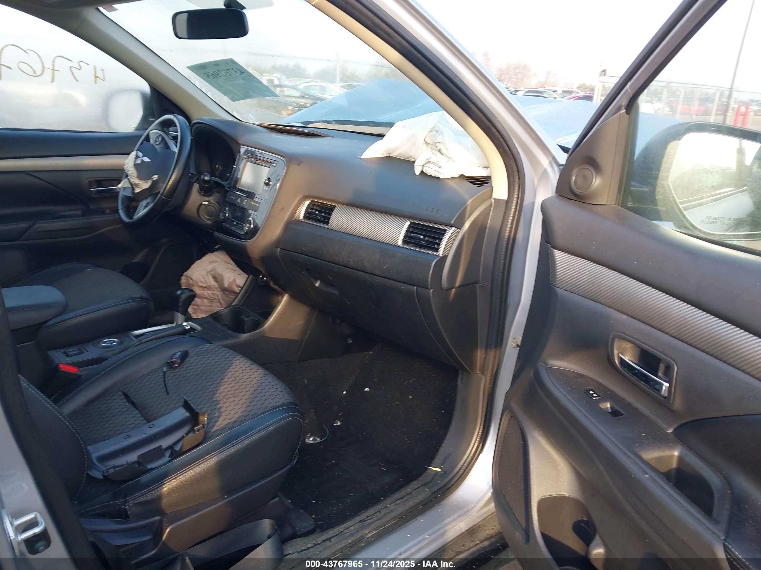 MITSUBISHI OUTLANDER image 5