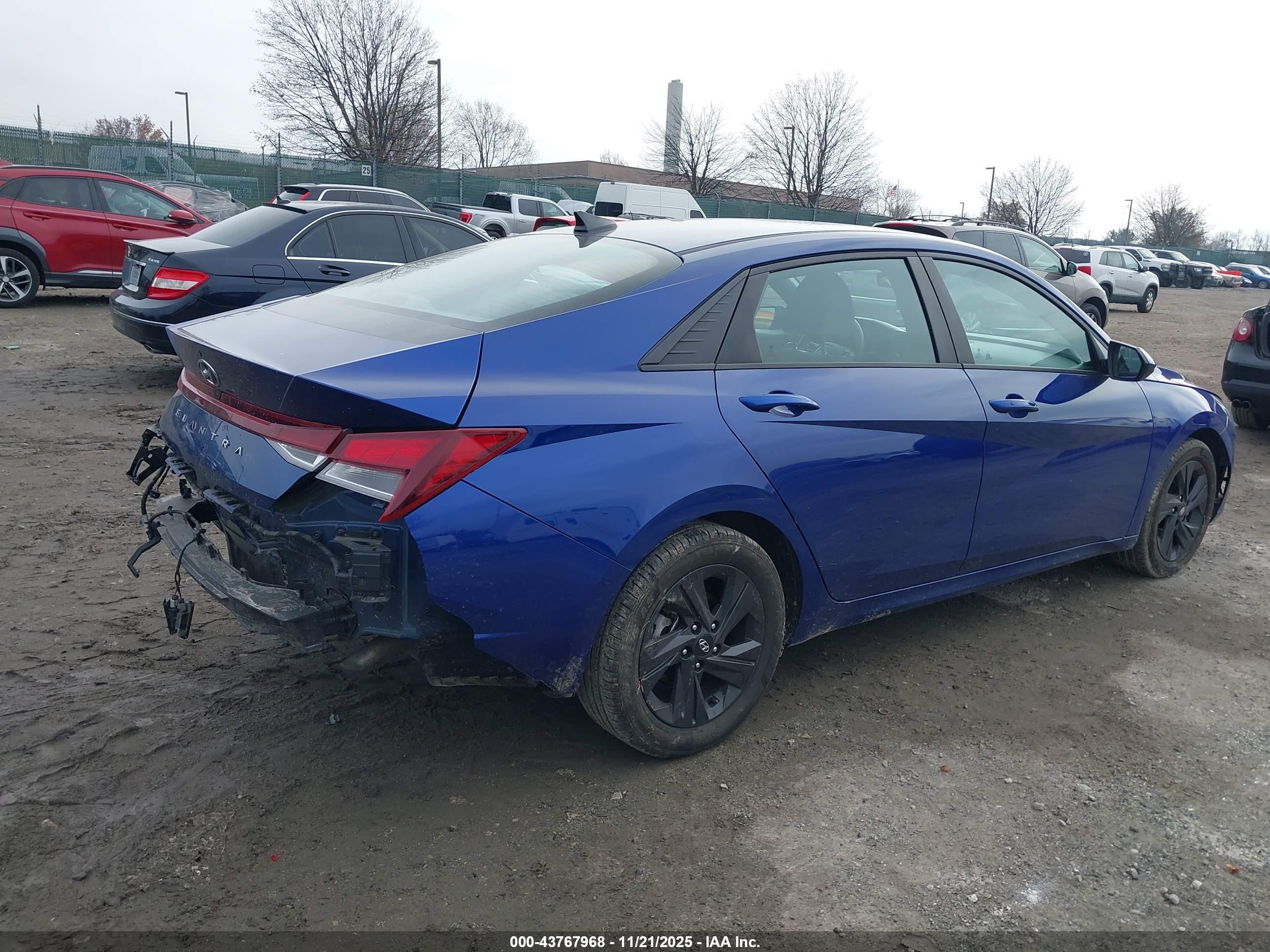 HYUNDAI ELANTRA image 4