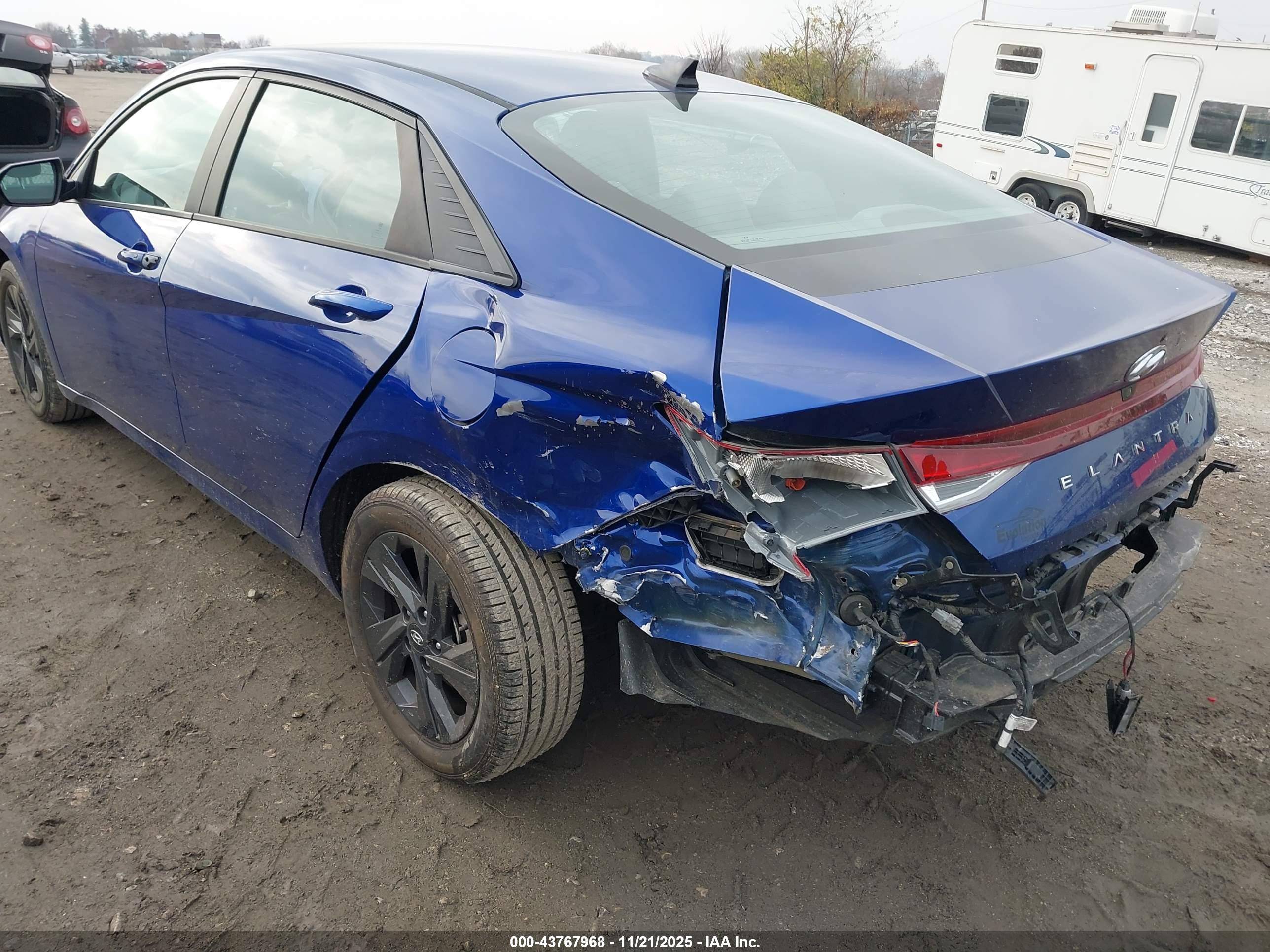HYUNDAI ELANTRA image 6