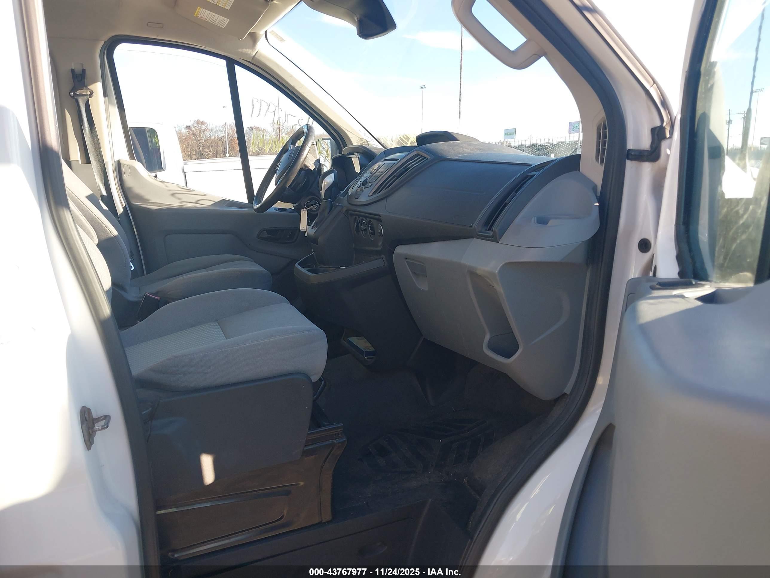 FORD TRANSIT-250 image 5