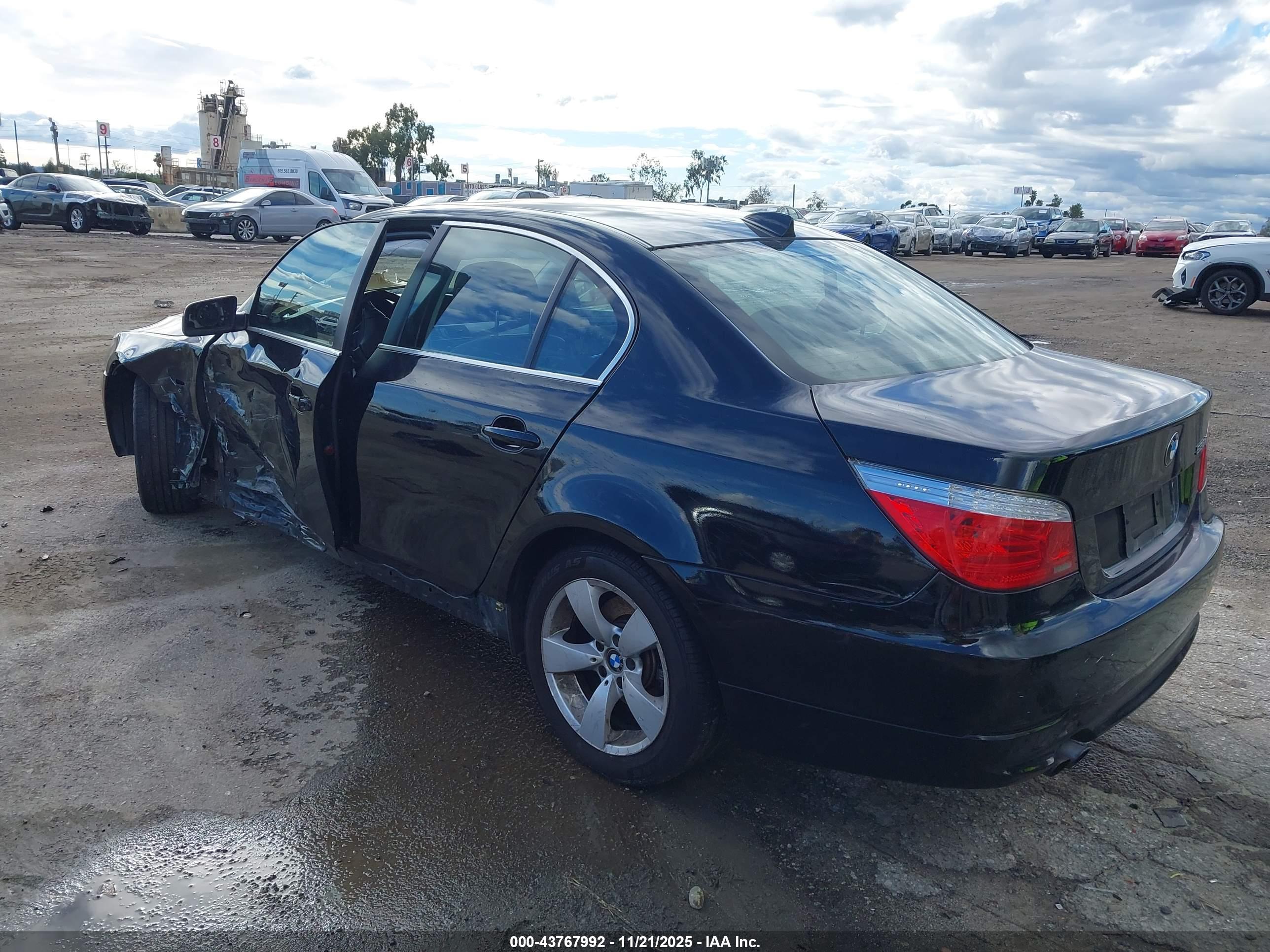 BMW 528I image 3