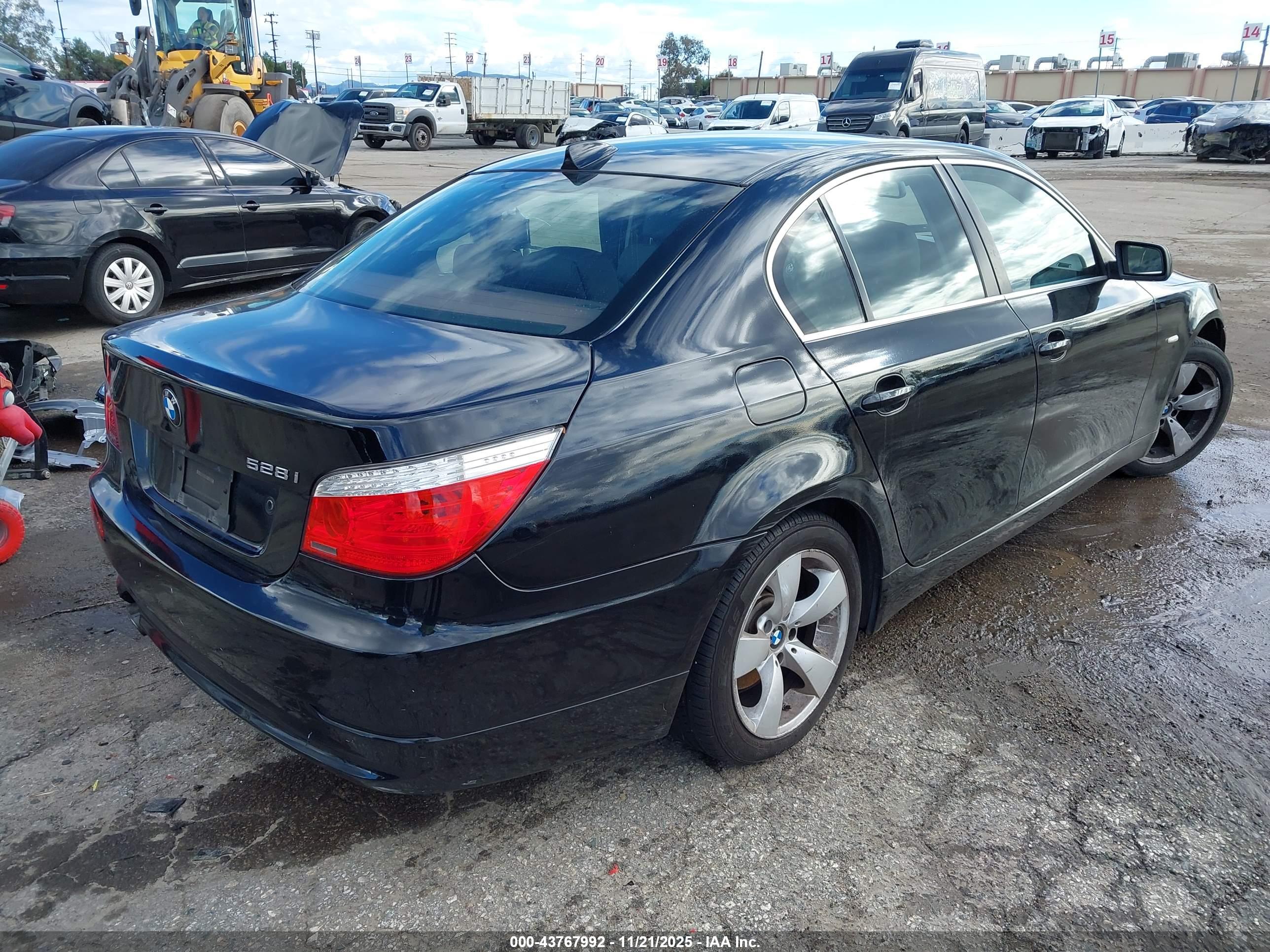 BMW 528I image 4