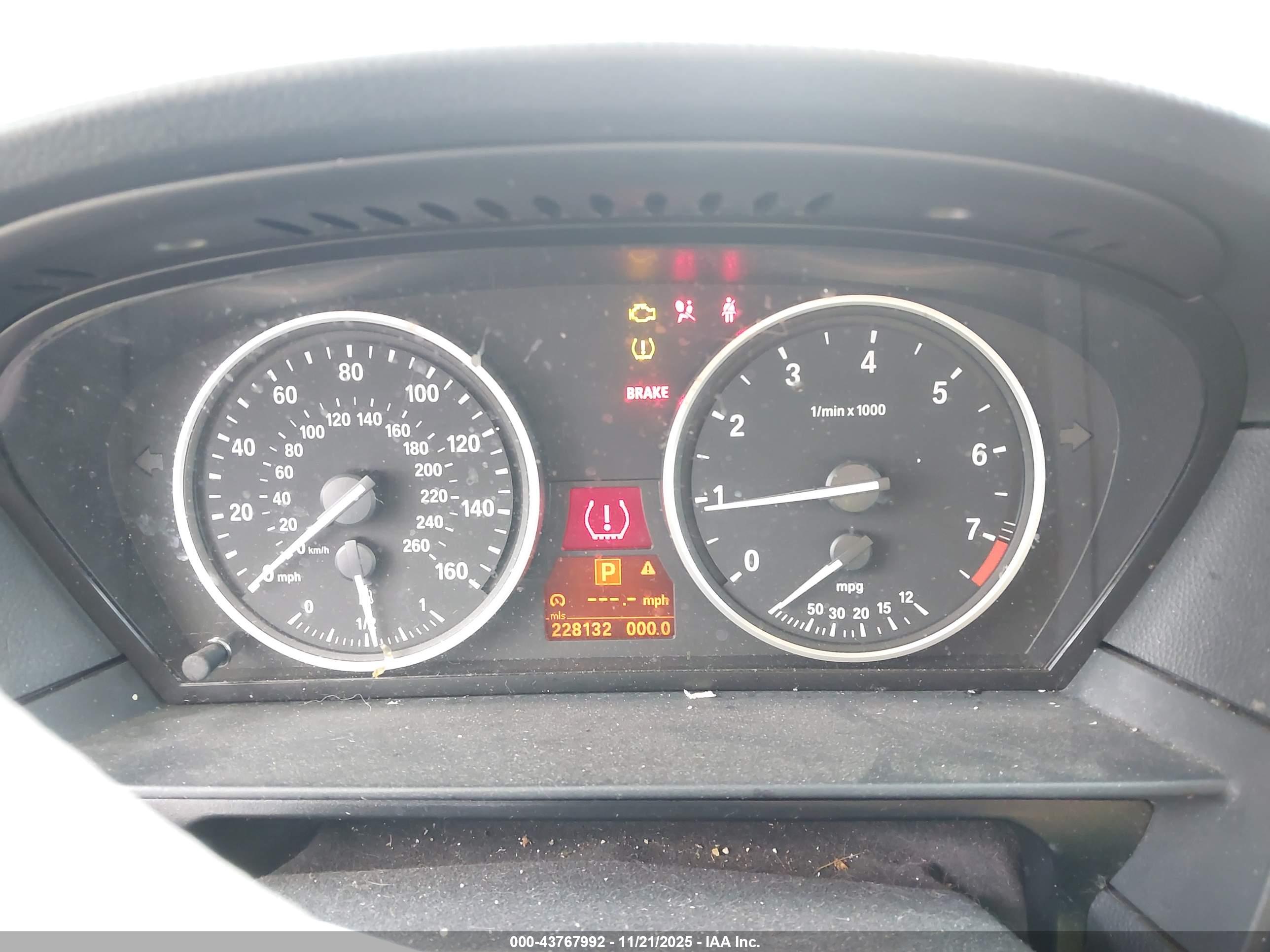 BMW 528I image 7