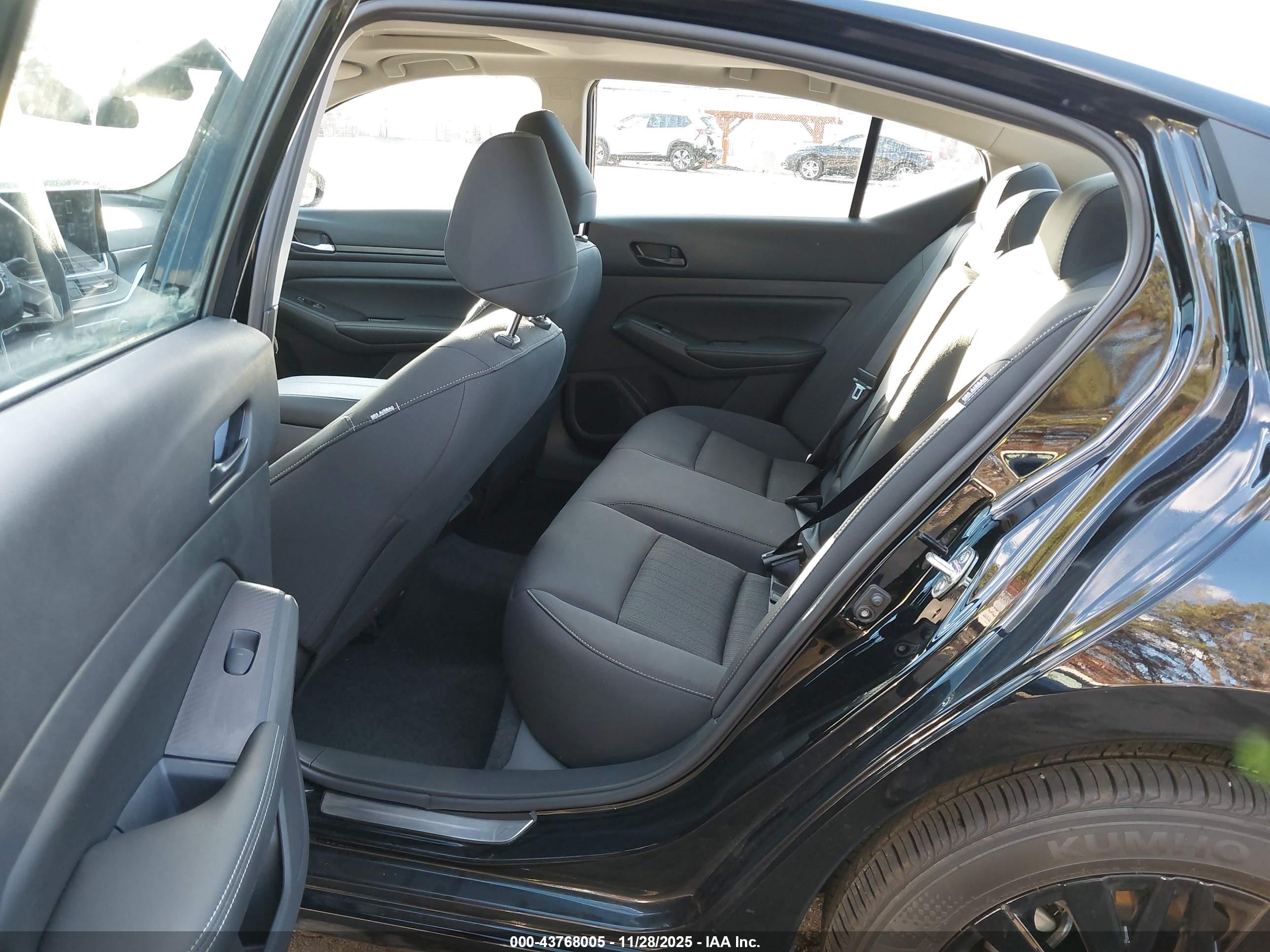 NISSAN ALTIMA image 8