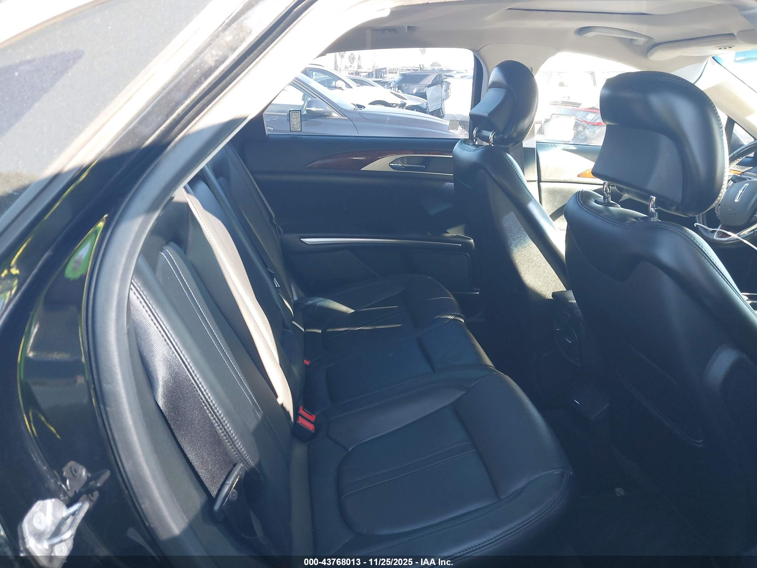 LINCOLN MKZ image 8