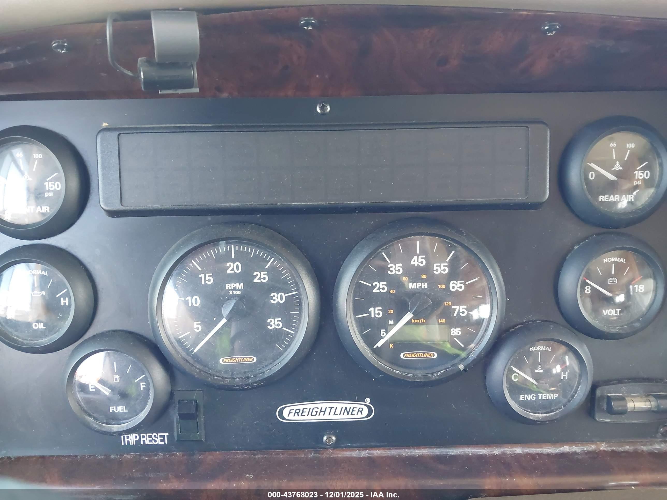 FREIGHTLINER CHASSIS image 7