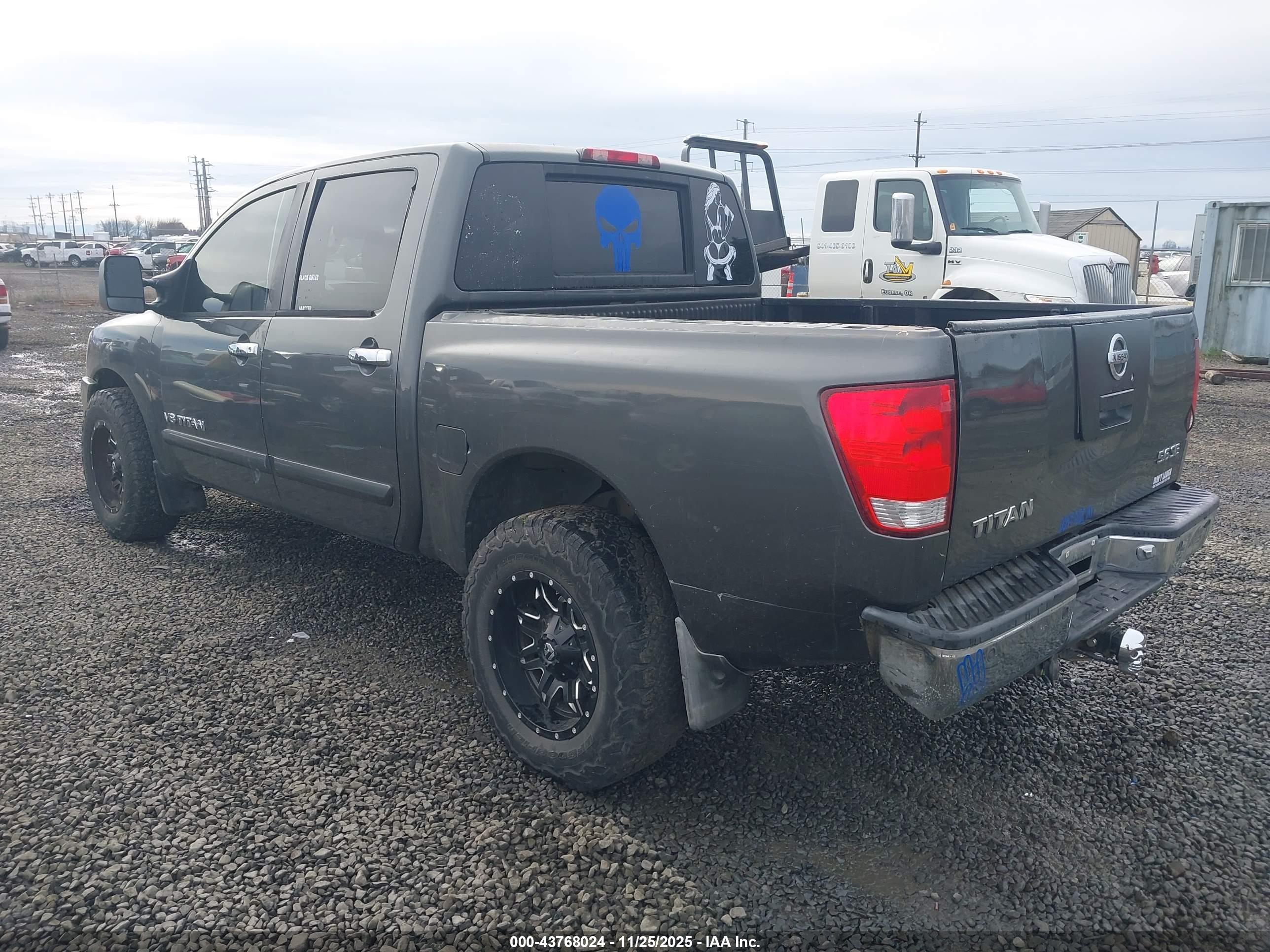 NISSAN TITAN image 3