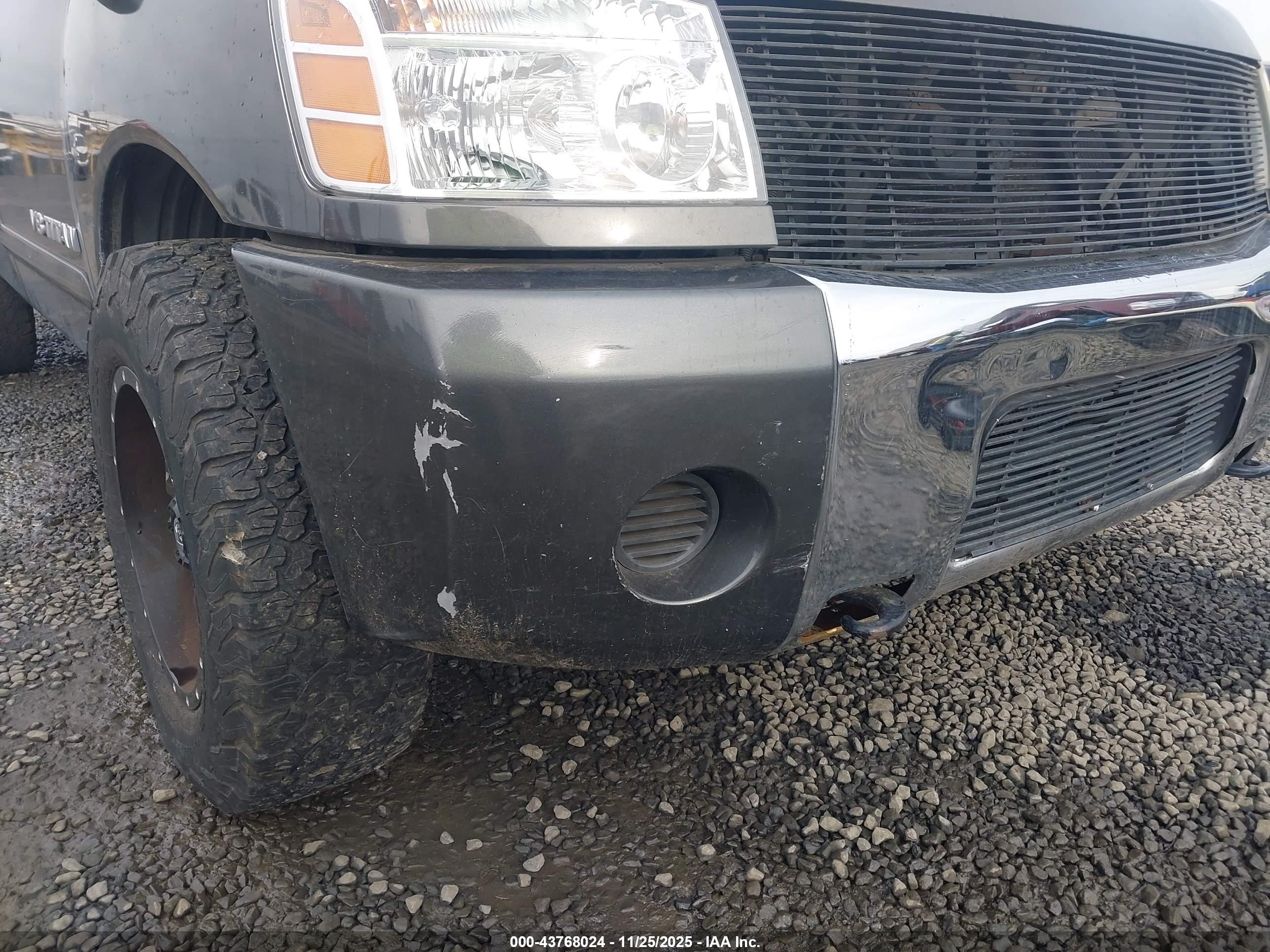 NISSAN TITAN image 6
