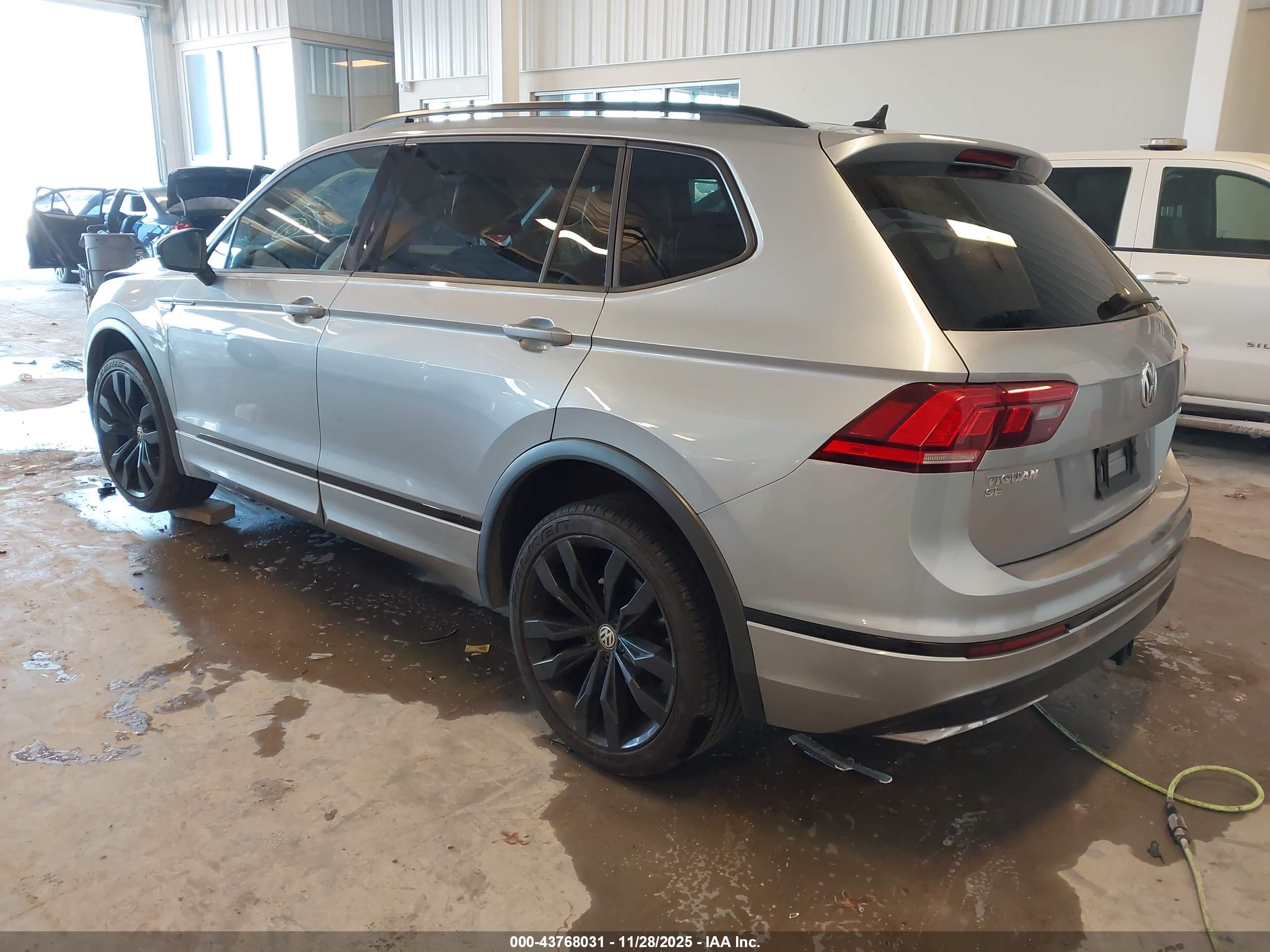 VOLKSWAGEN TIGUAN image 3