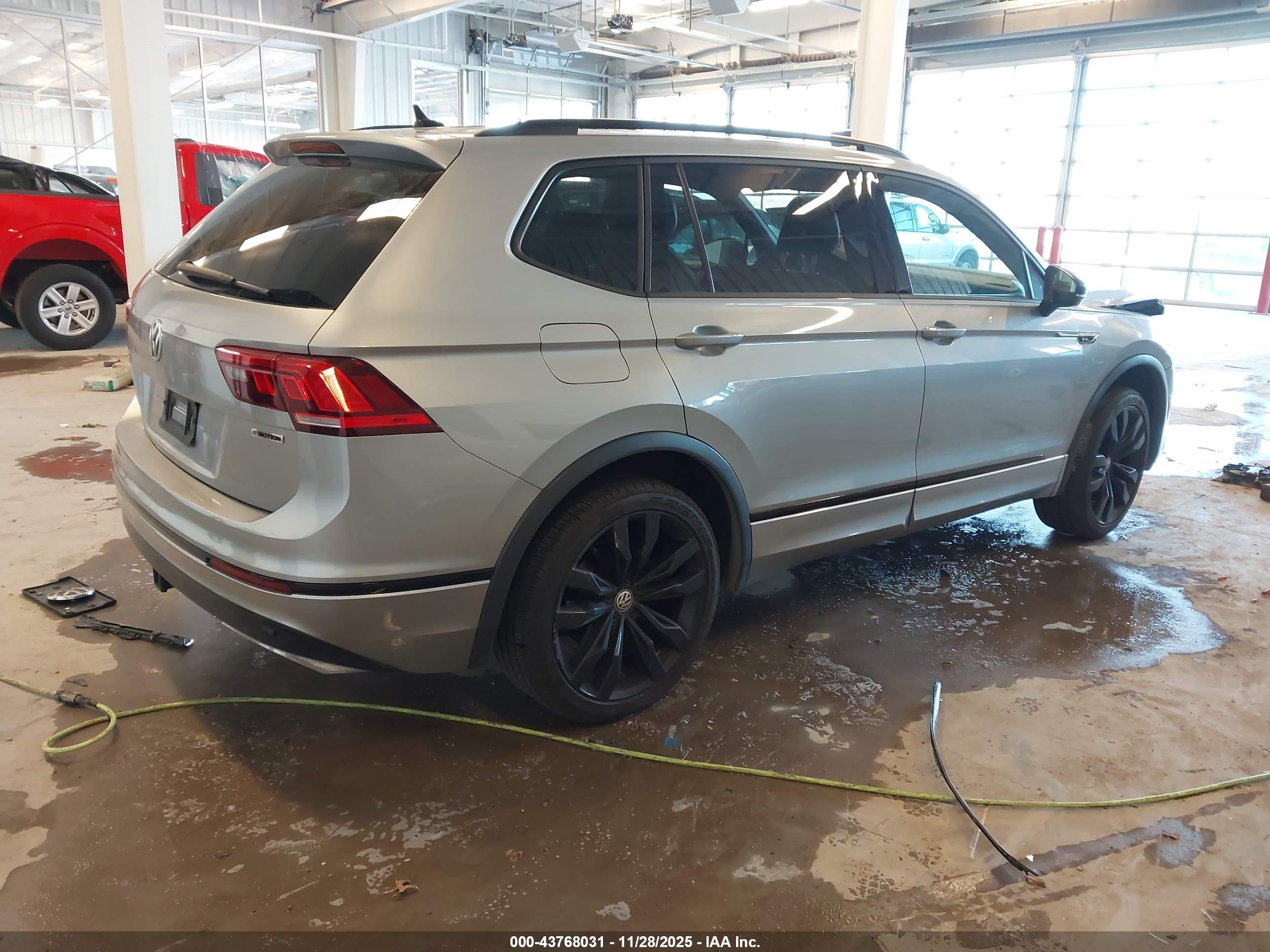 VOLKSWAGEN TIGUAN image 4