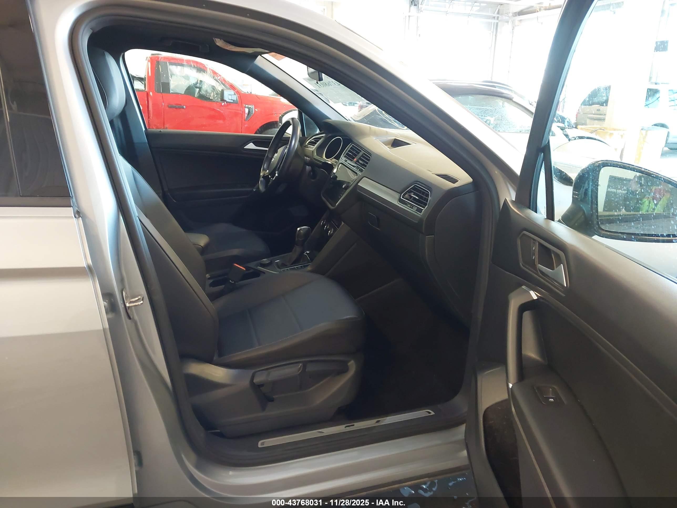 VOLKSWAGEN TIGUAN image 5