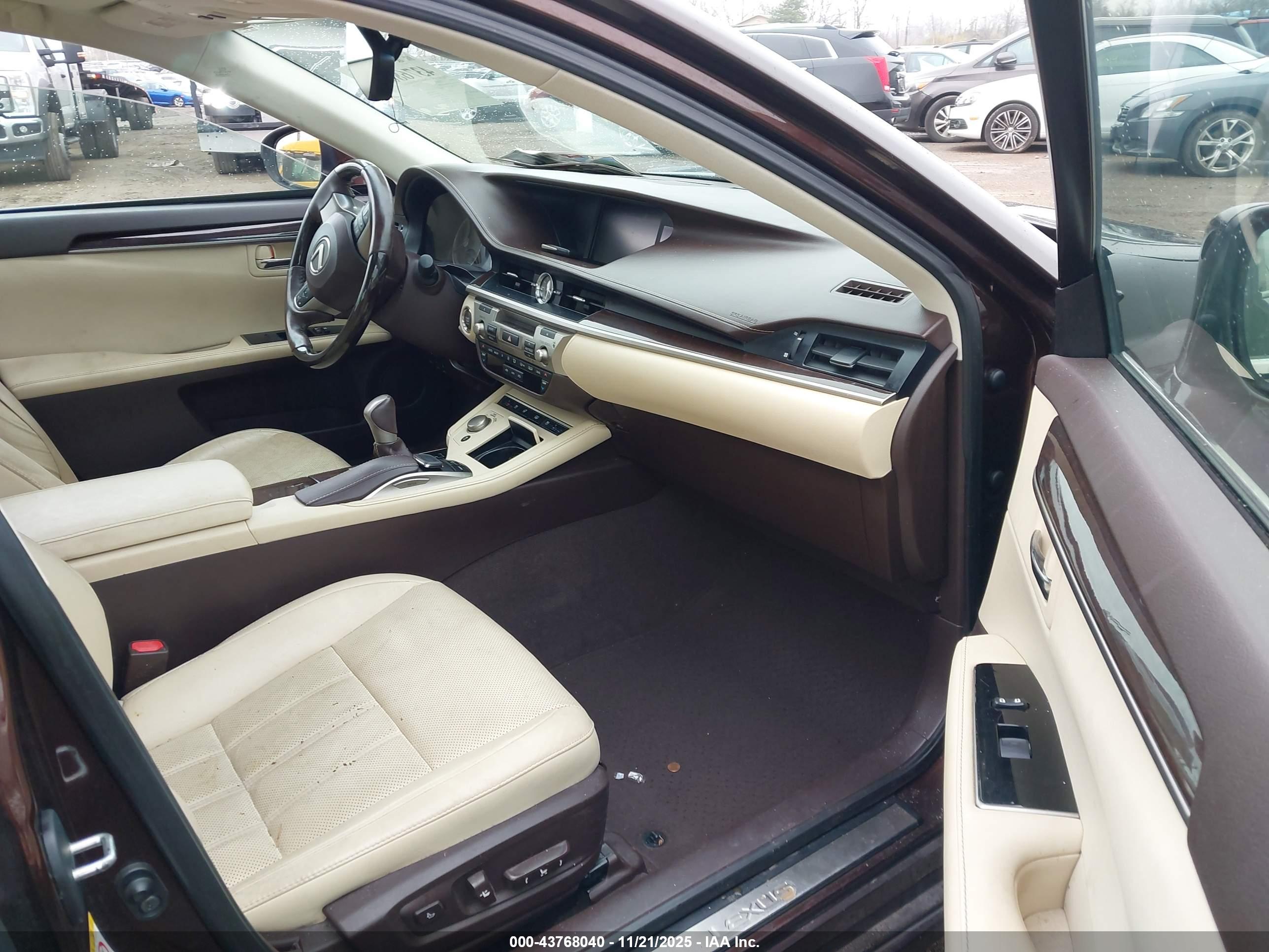 LEXUS ES image 5