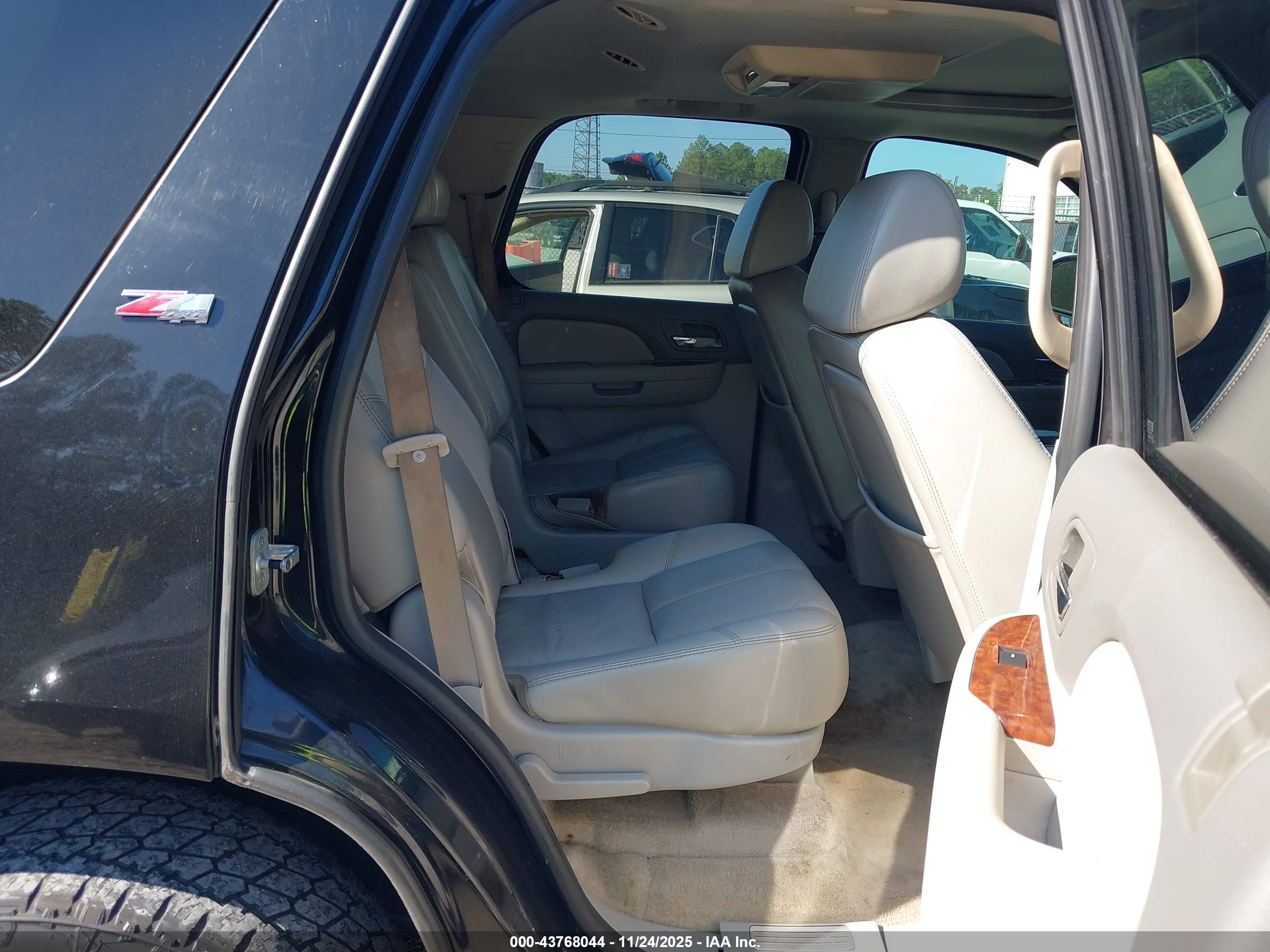 CHEVROLET TAHOE image 8