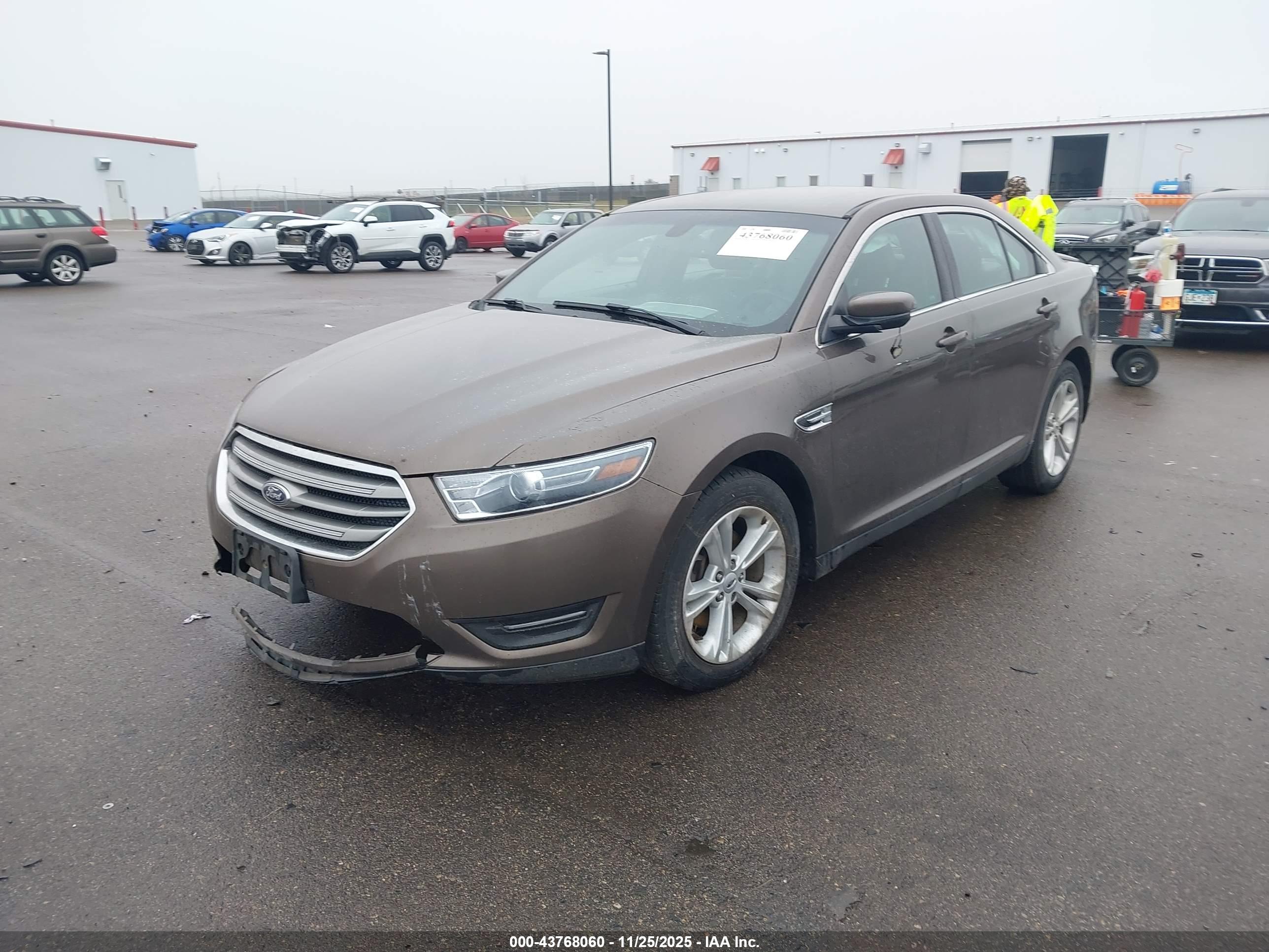 FORD TAURUS image 2