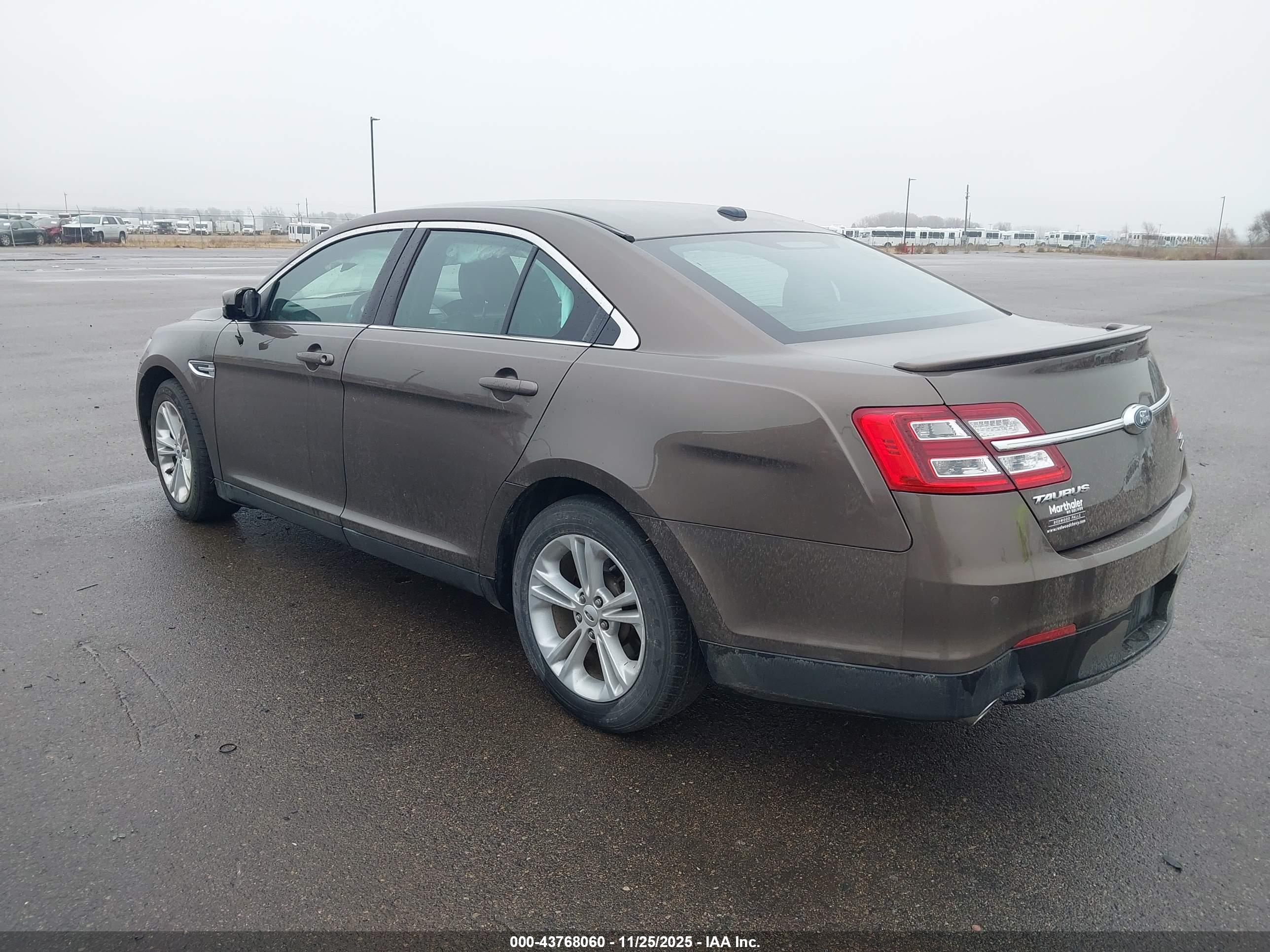FORD TAURUS image 3