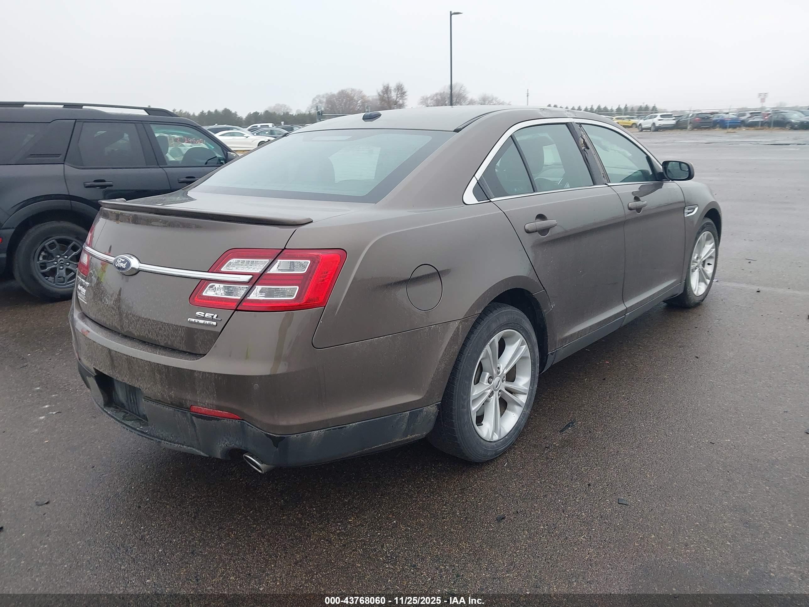 FORD TAURUS image 4