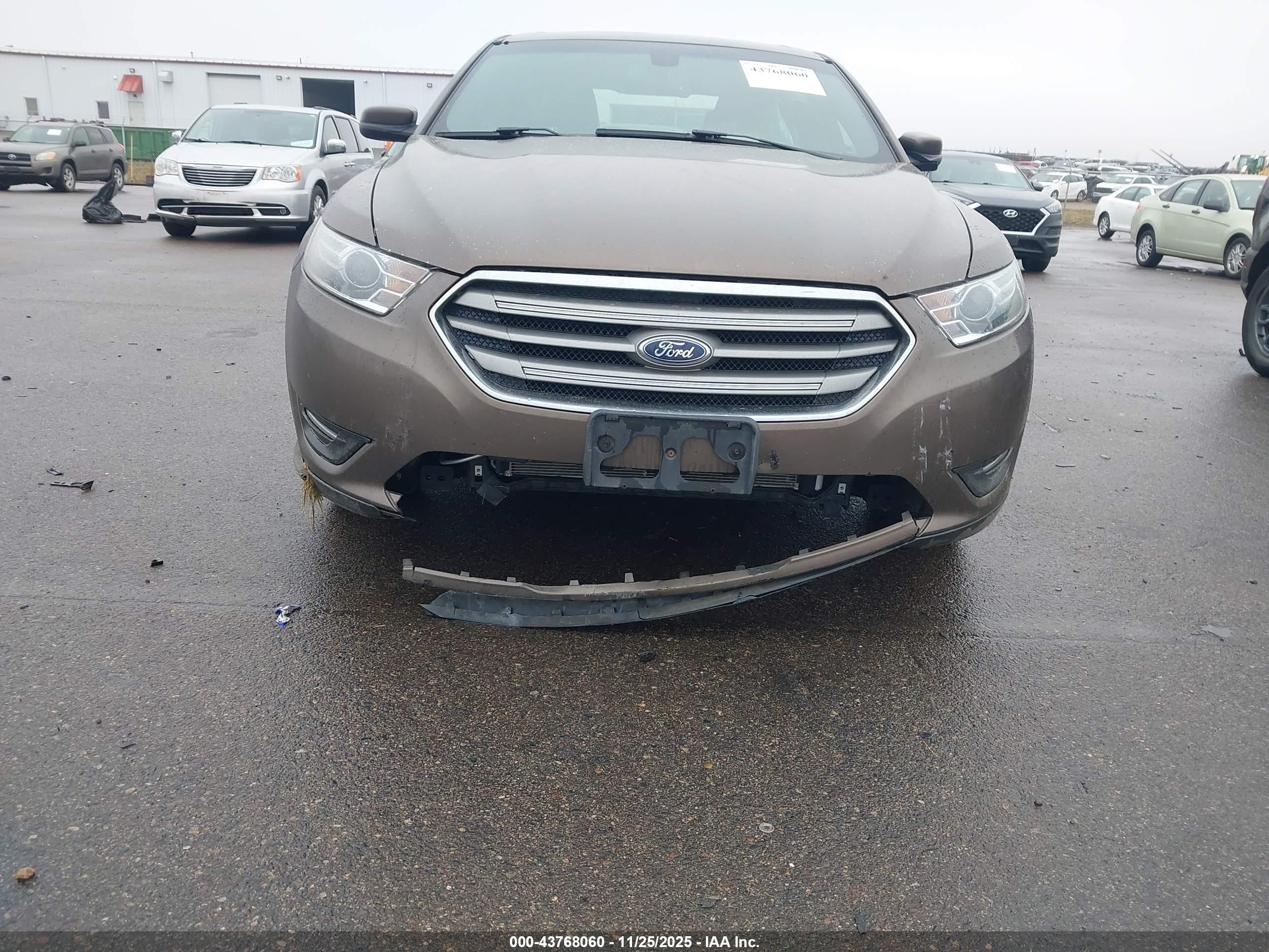 FORD TAURUS image 6