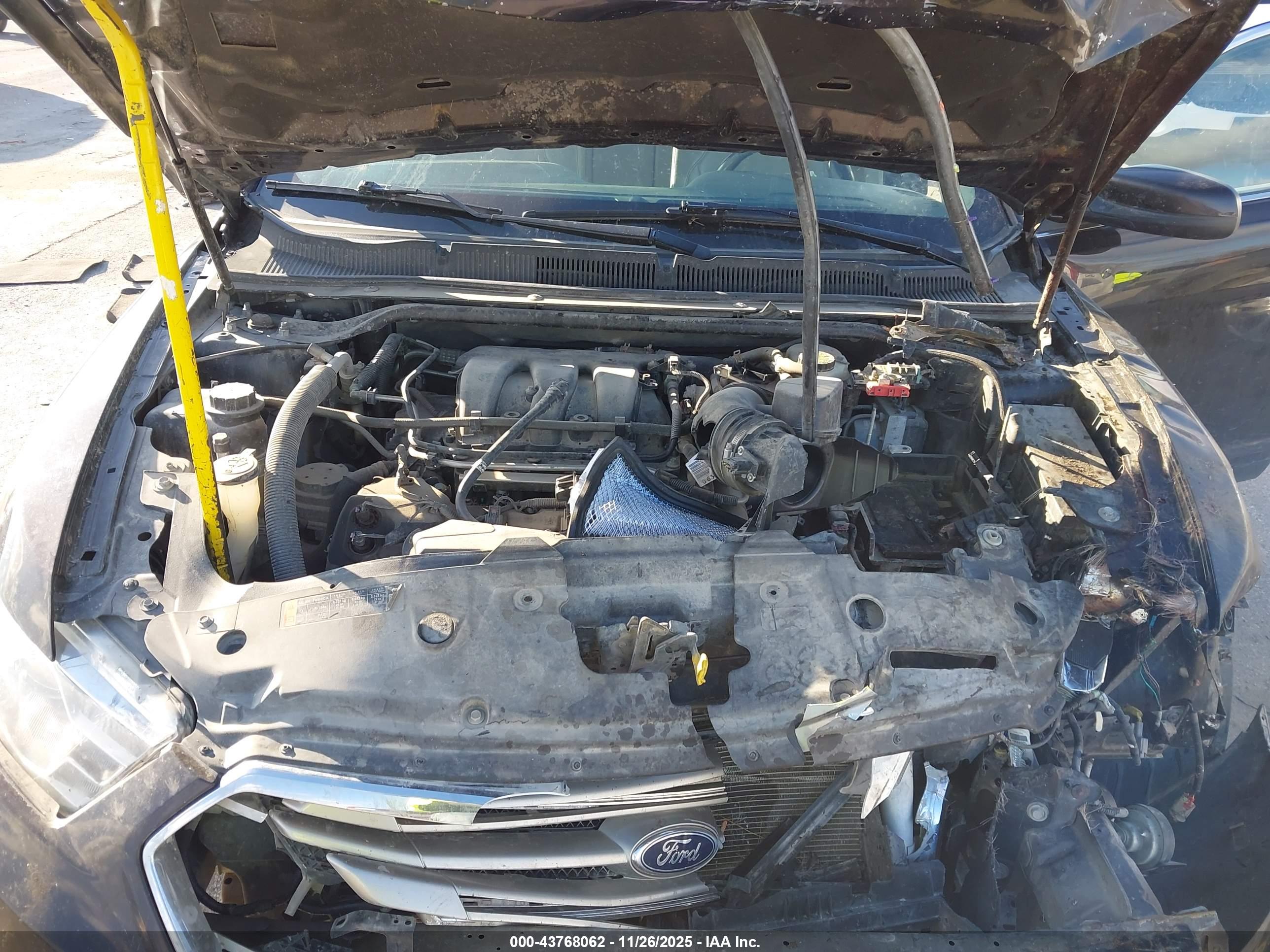 FORD TAURUS image 10