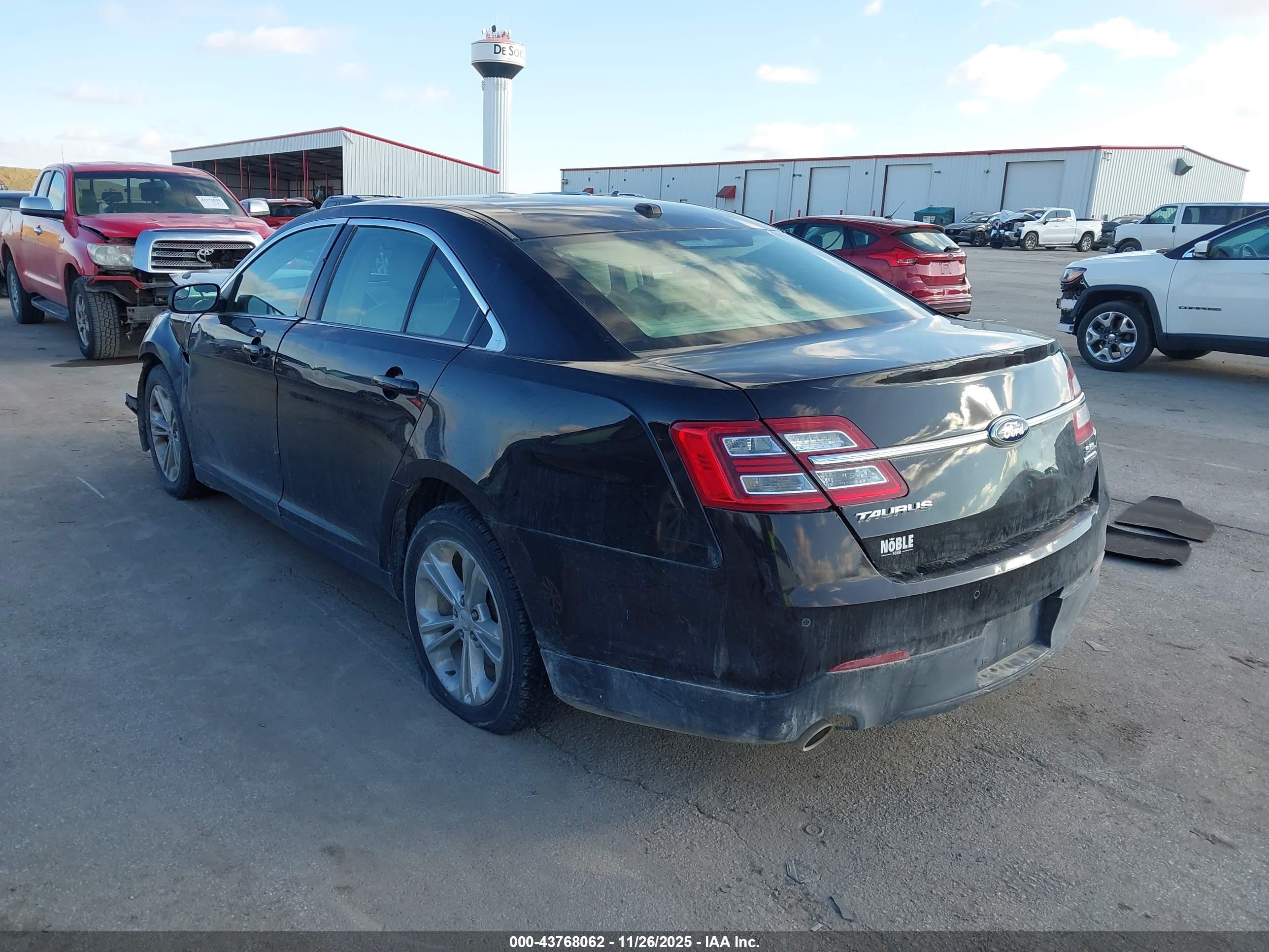 FORD TAURUS image 3