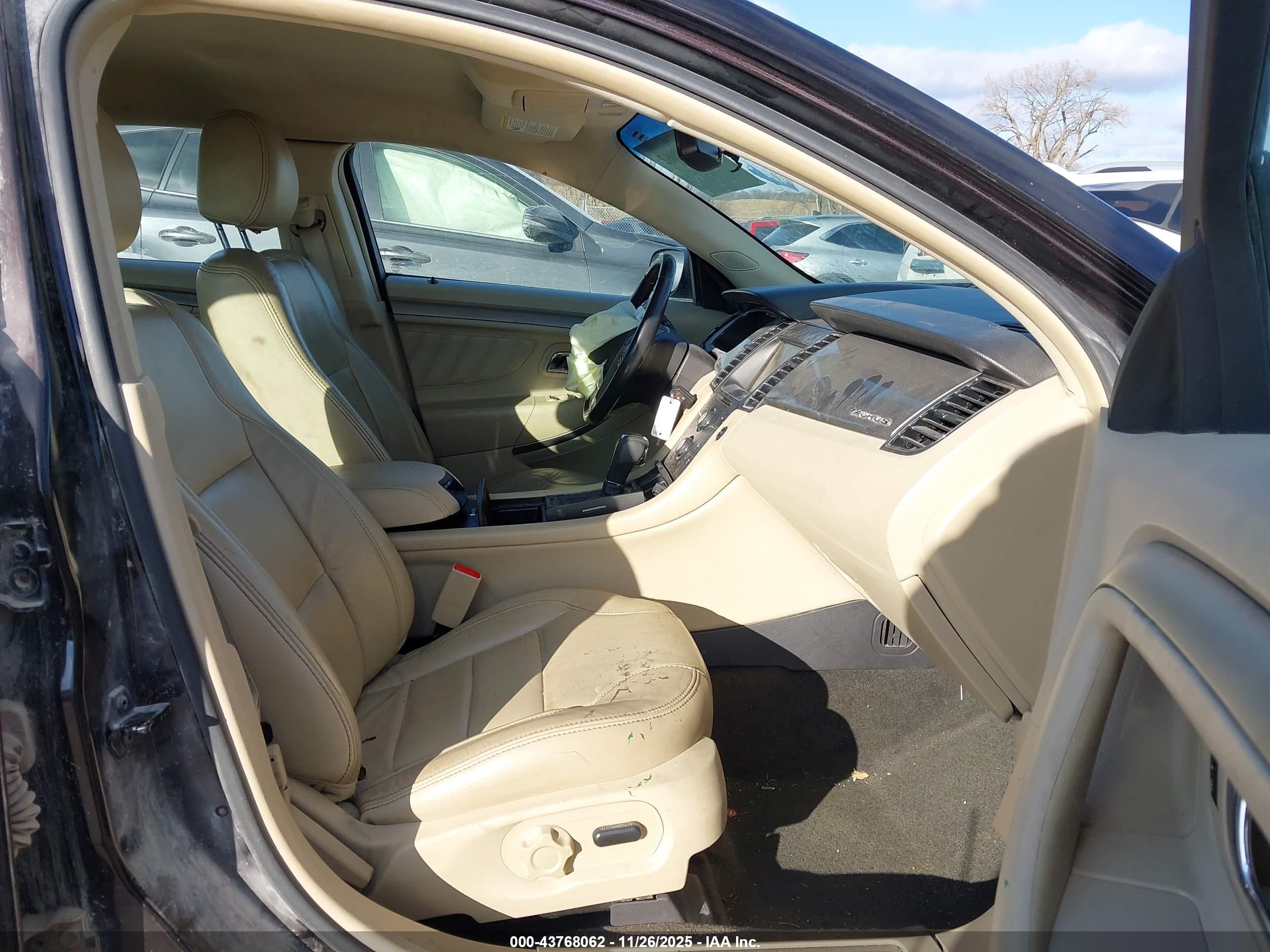FORD TAURUS image 5