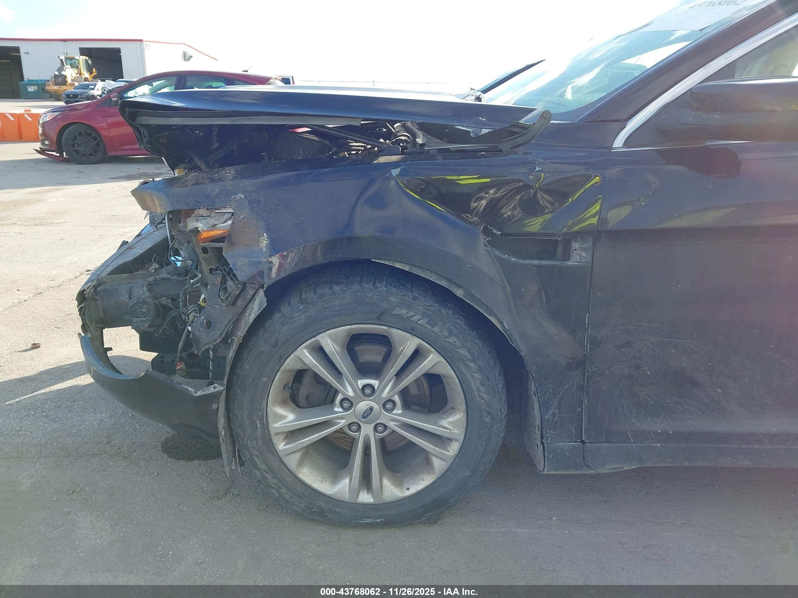 FORD TAURUS image 6