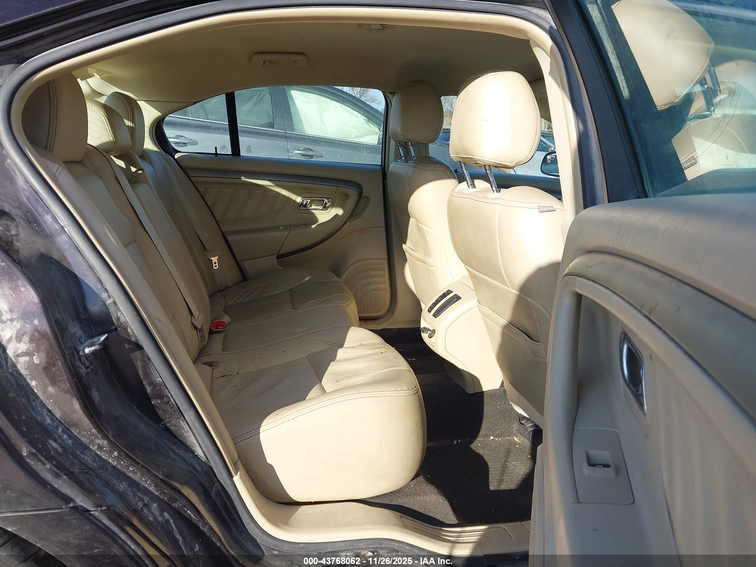 FORD TAURUS image 8