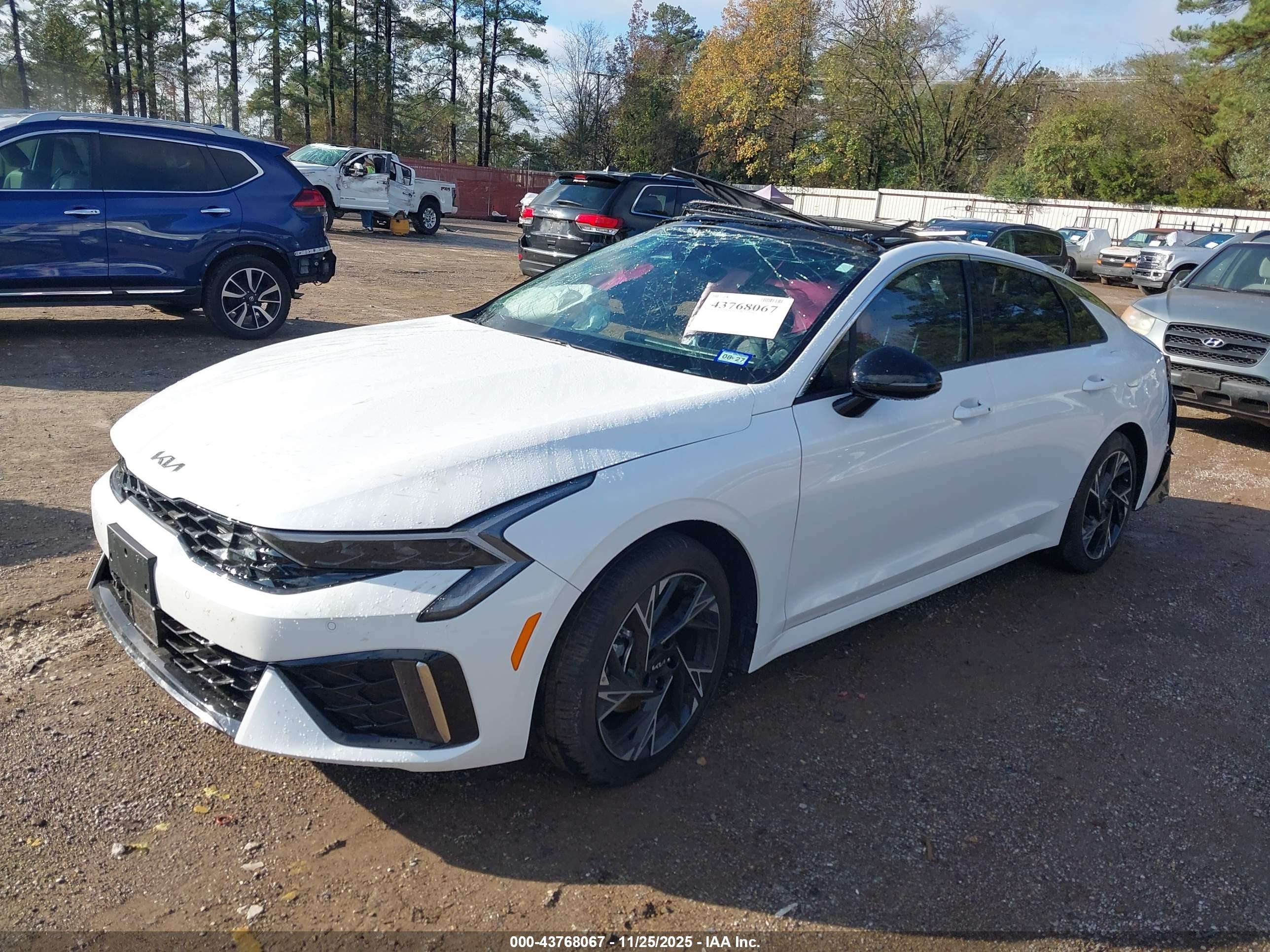 KIA K5 image 2