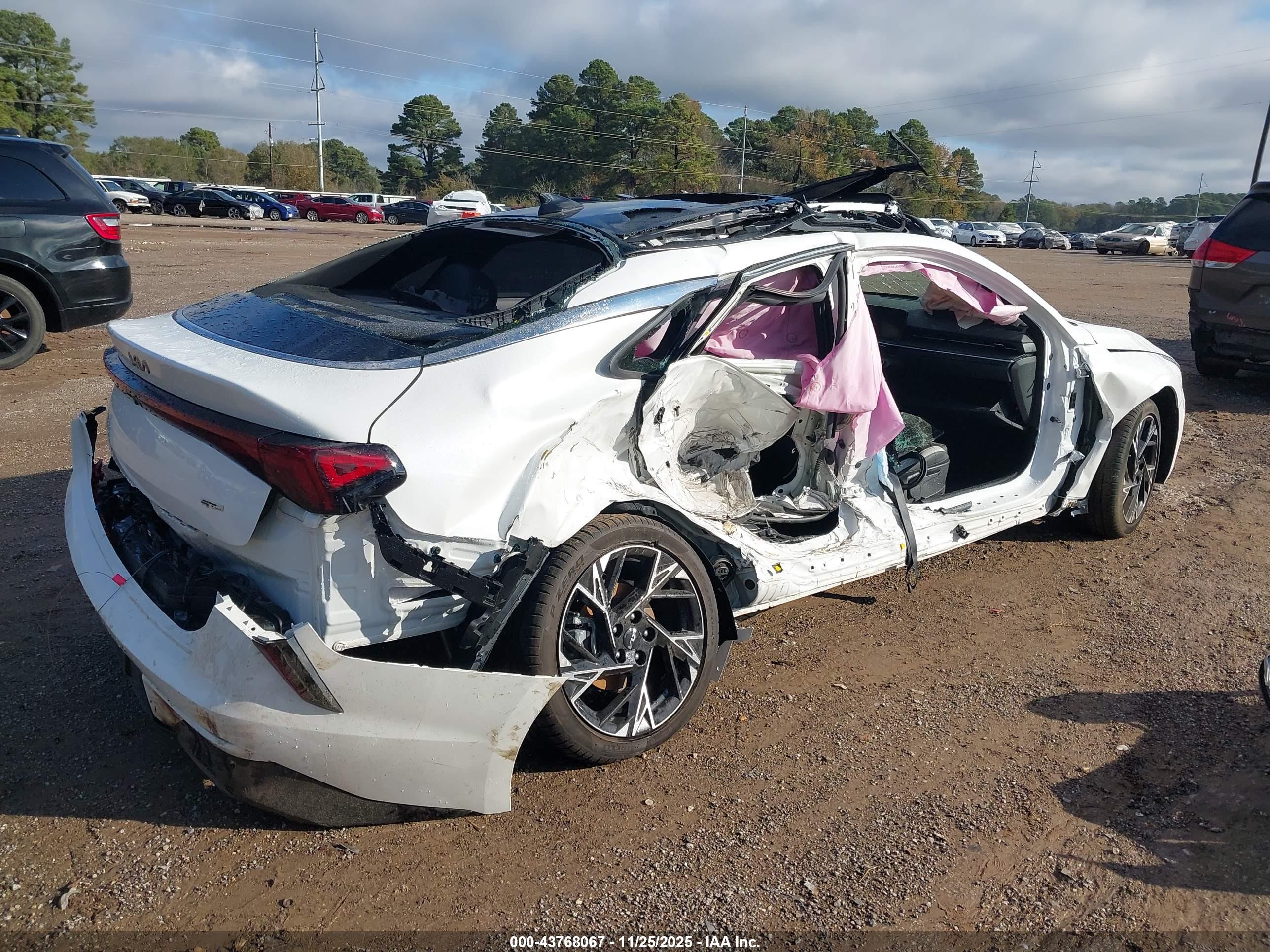 KIA K5 image 4