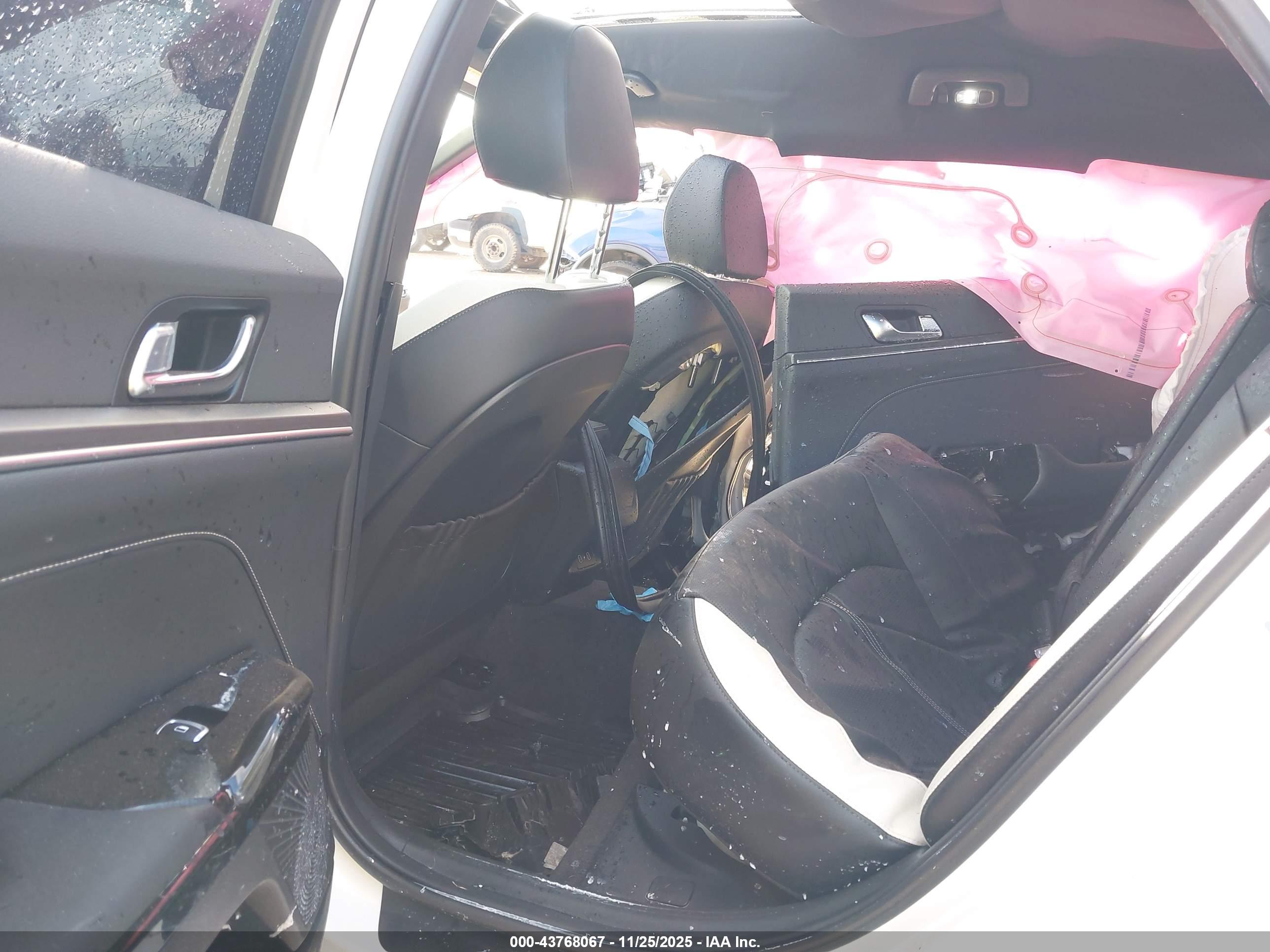 KIA K5 image 8