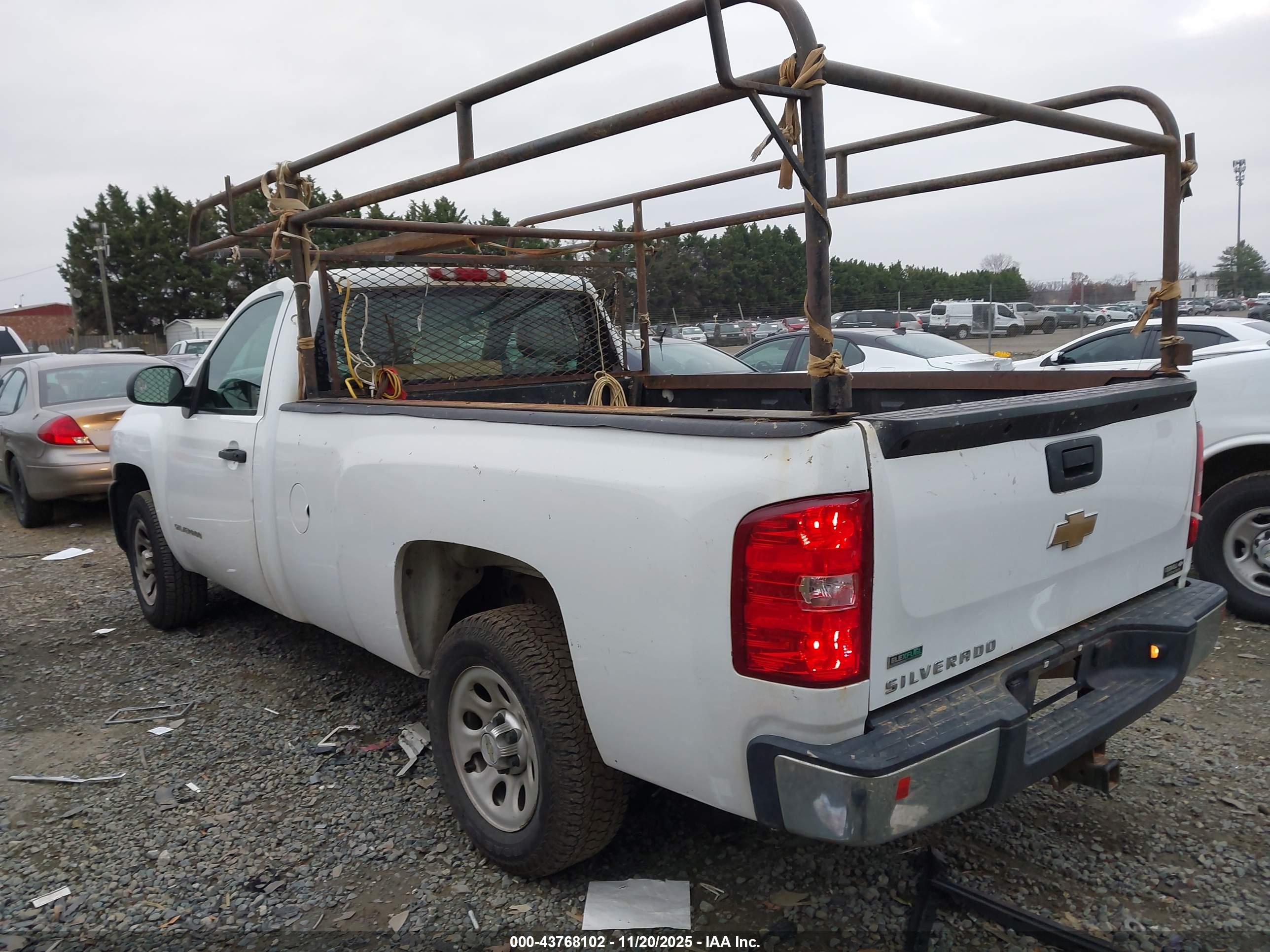 CHEVROLET SILVERADO image 3