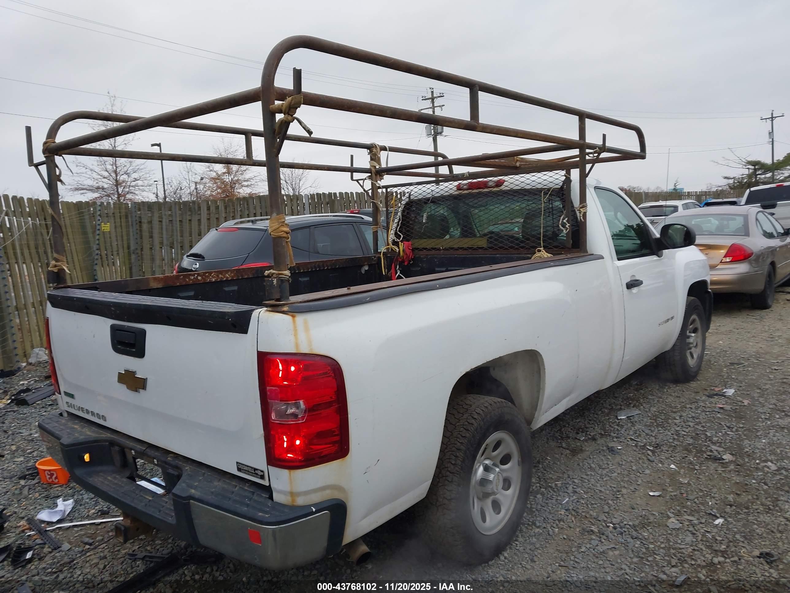 CHEVROLET SILVERADO image 4