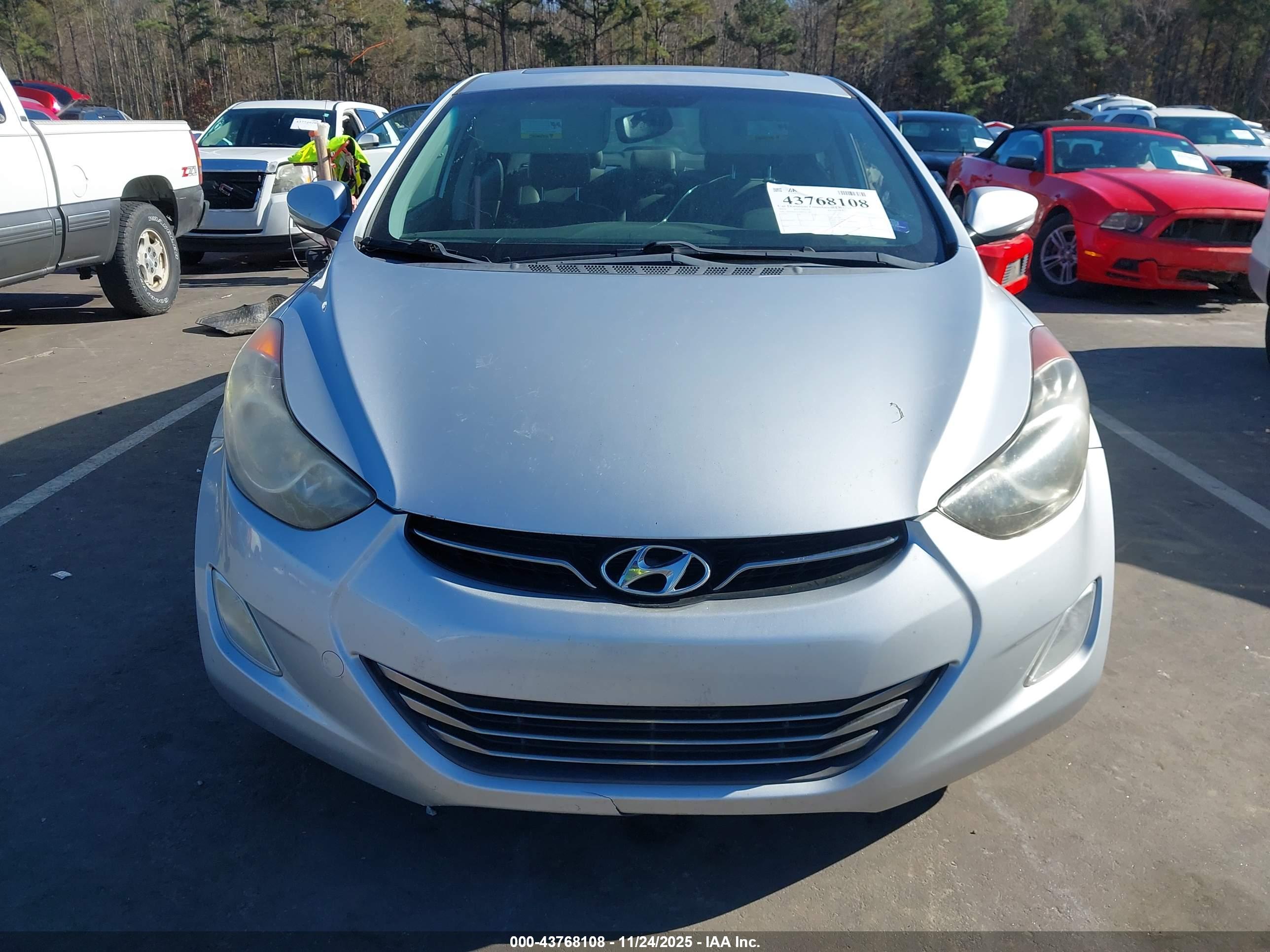 HYUNDAI ELANTRA image 6