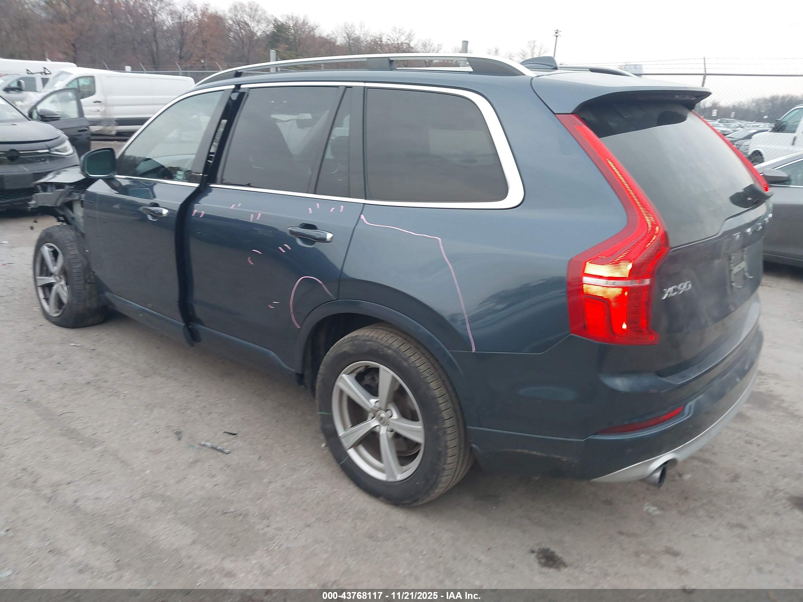 VOLVO XC90 image 3