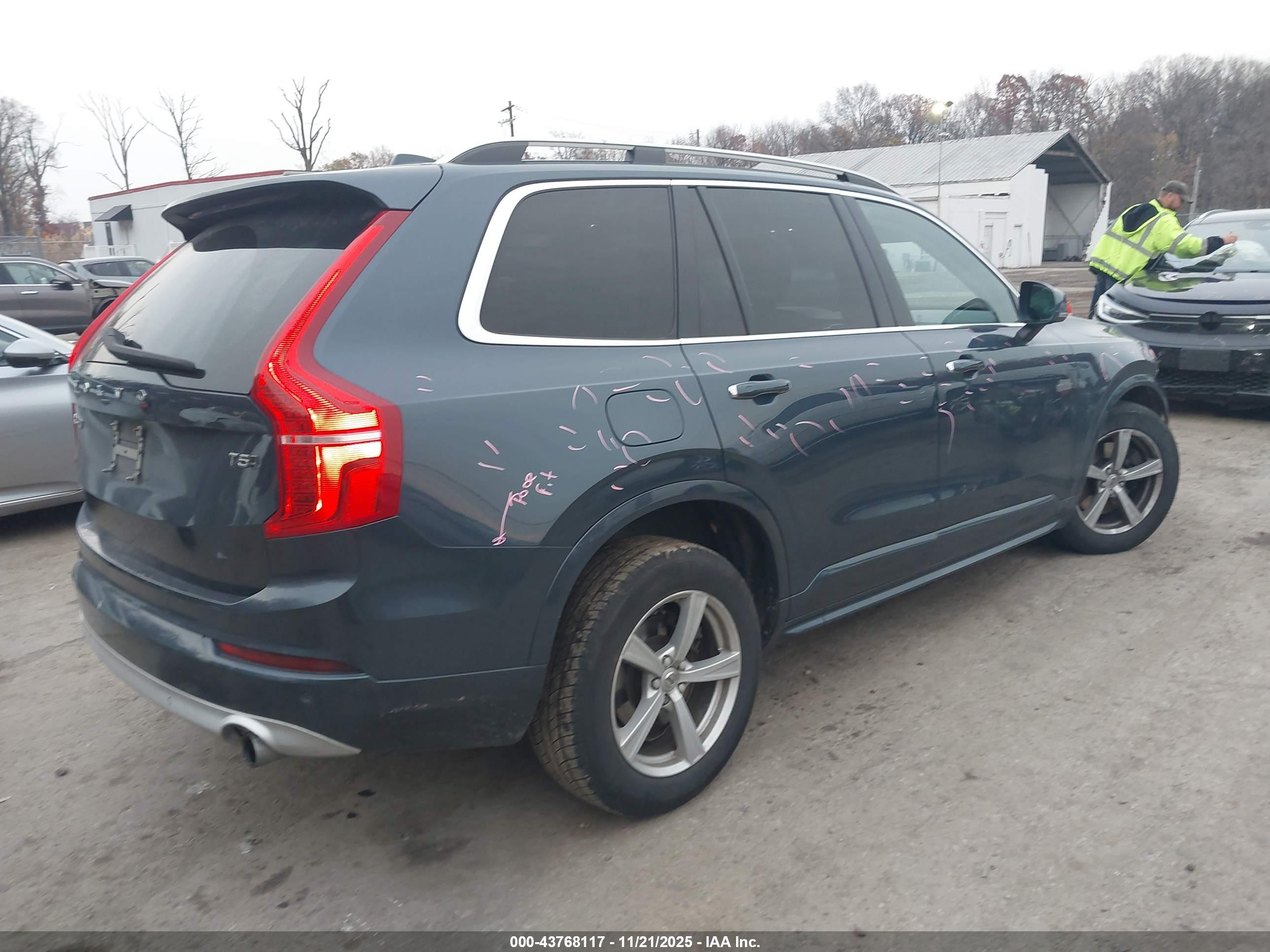 VOLVO XC90 image 4