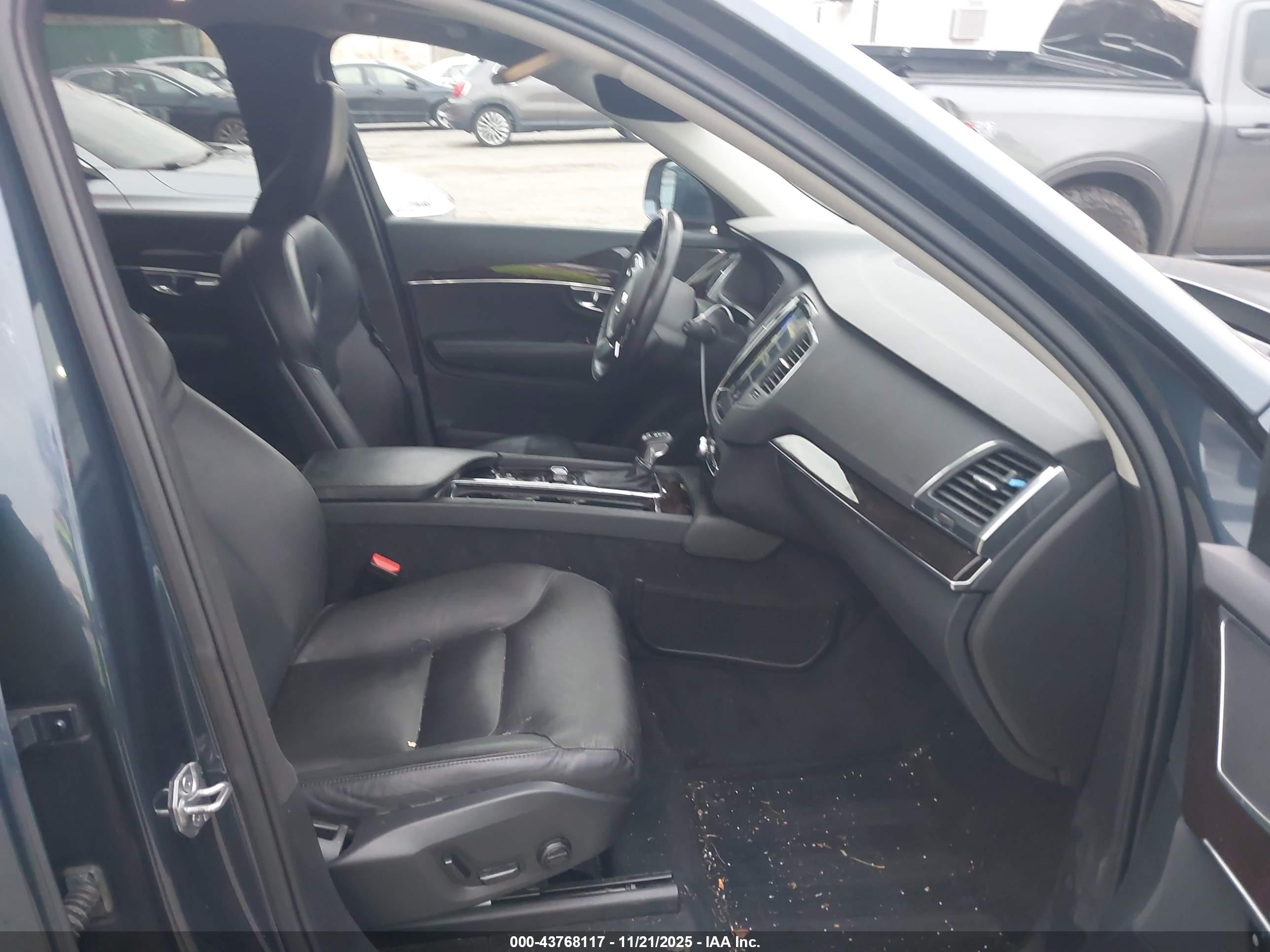 VOLVO XC90 image 5