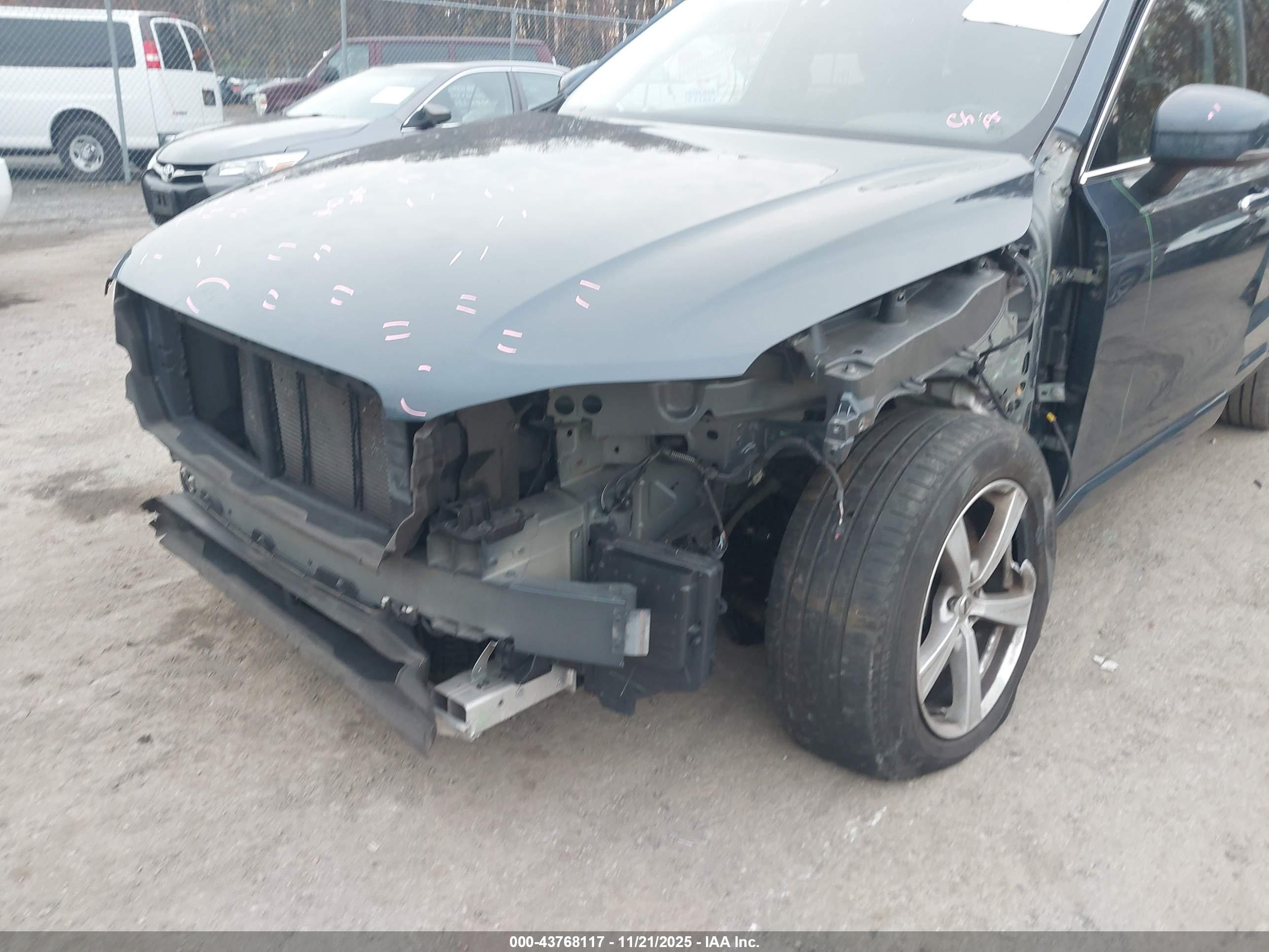VOLVO XC90 image 6