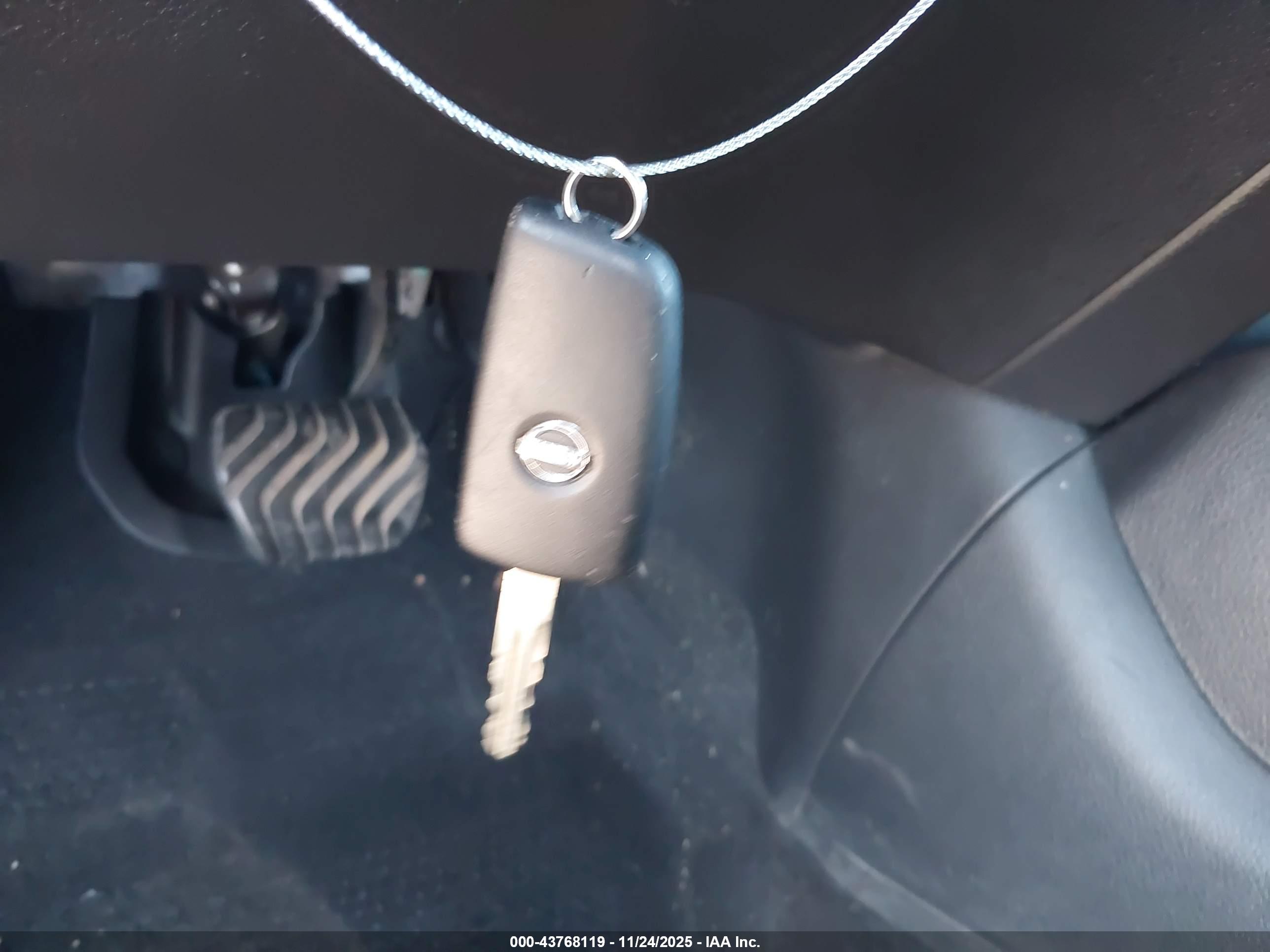 NISSAN ROGUE image 11