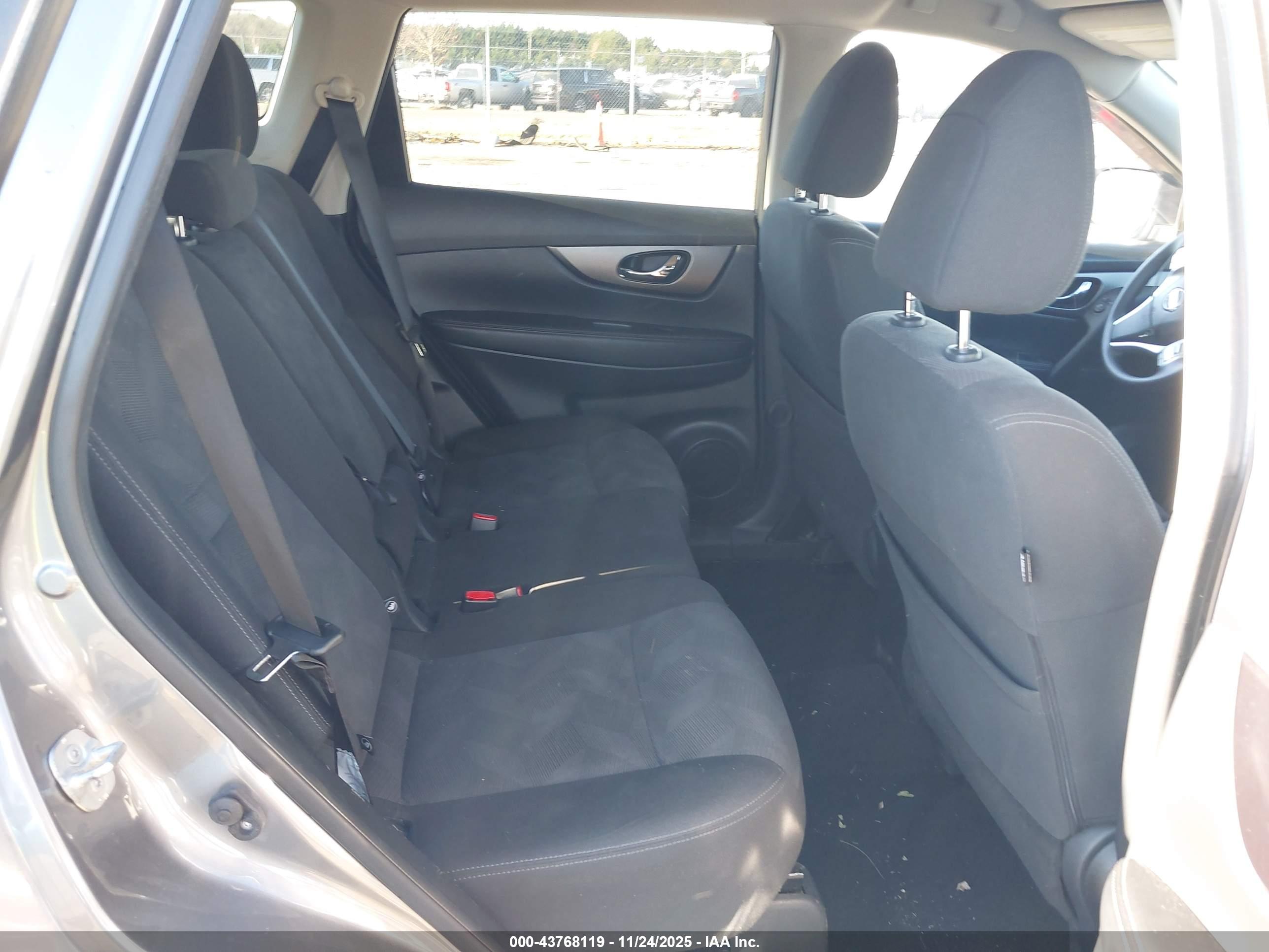 NISSAN ROGUE image 8