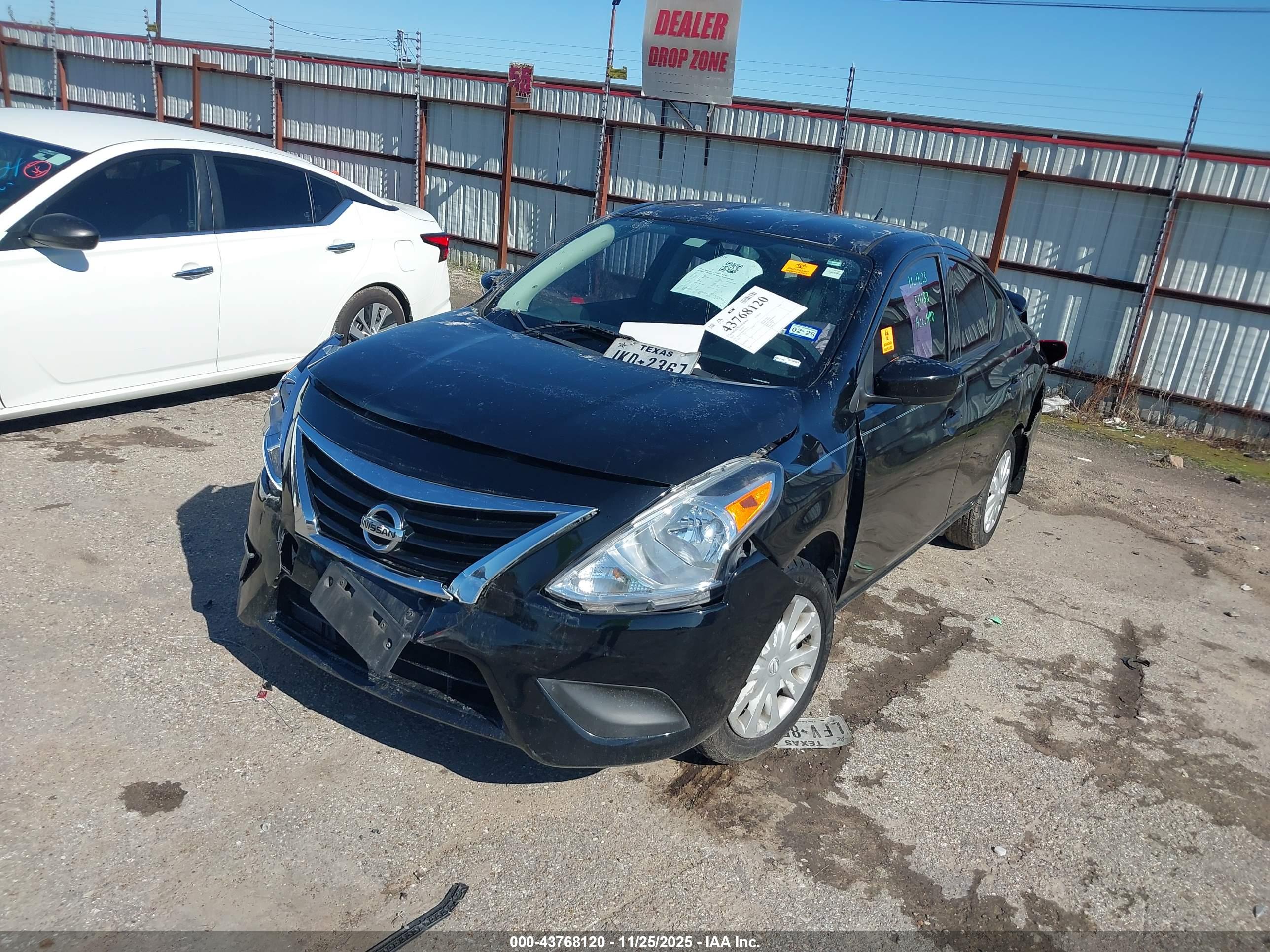 NISSAN VERSA image 2