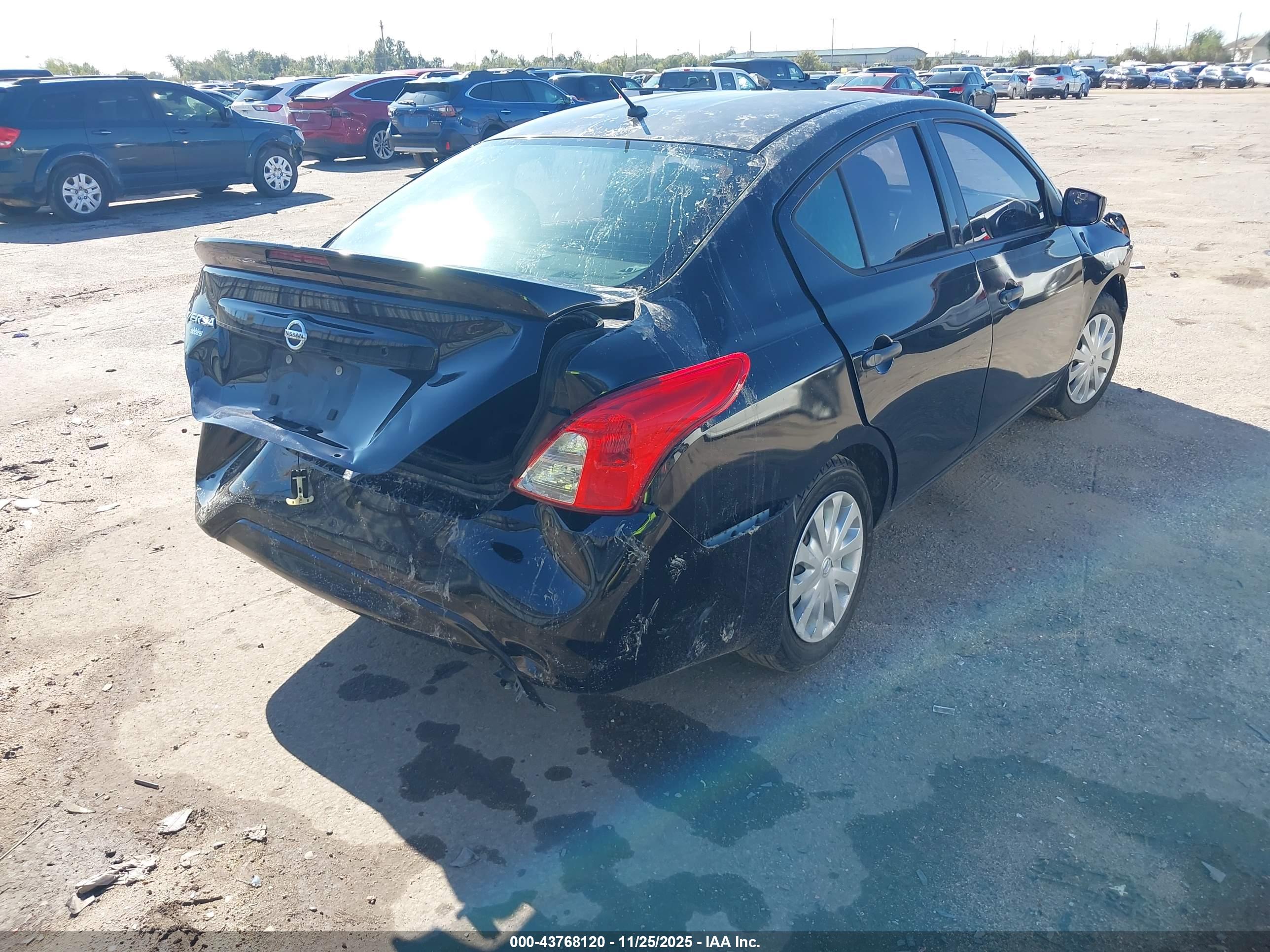 NISSAN VERSA image 4